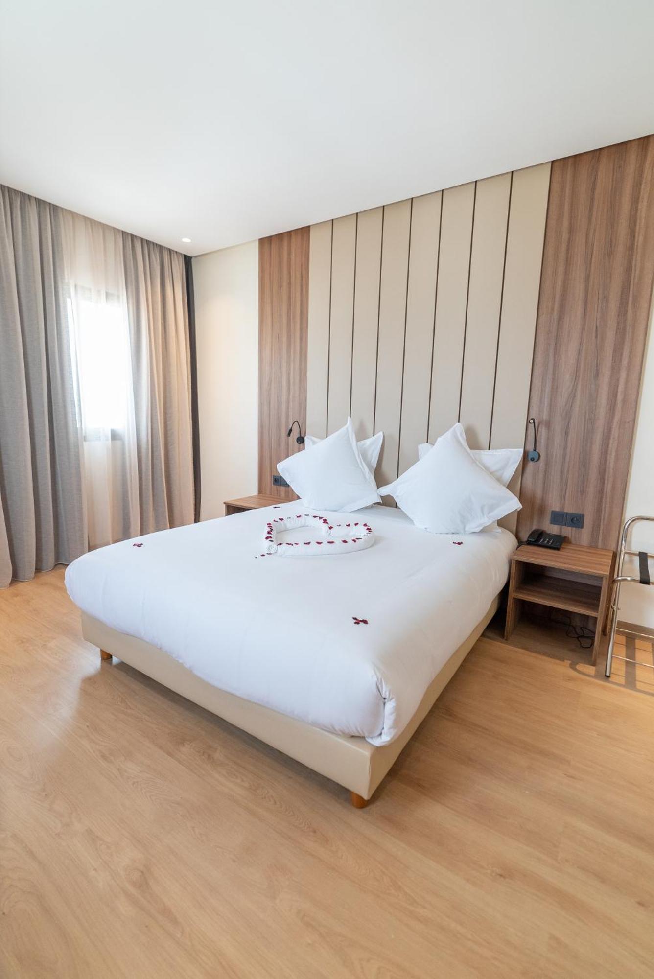 Double Room,1547011813:JPEG
