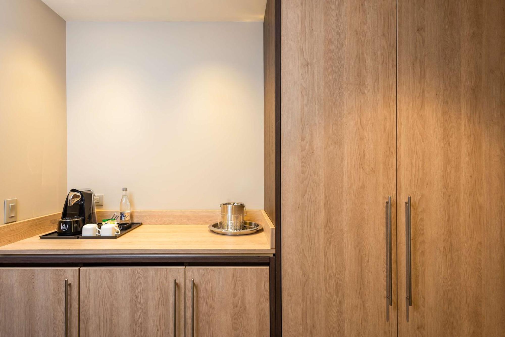 Chambre Lit King-Size - Adaptée aux Personnes à Mobilité Réduite et Malentendantes