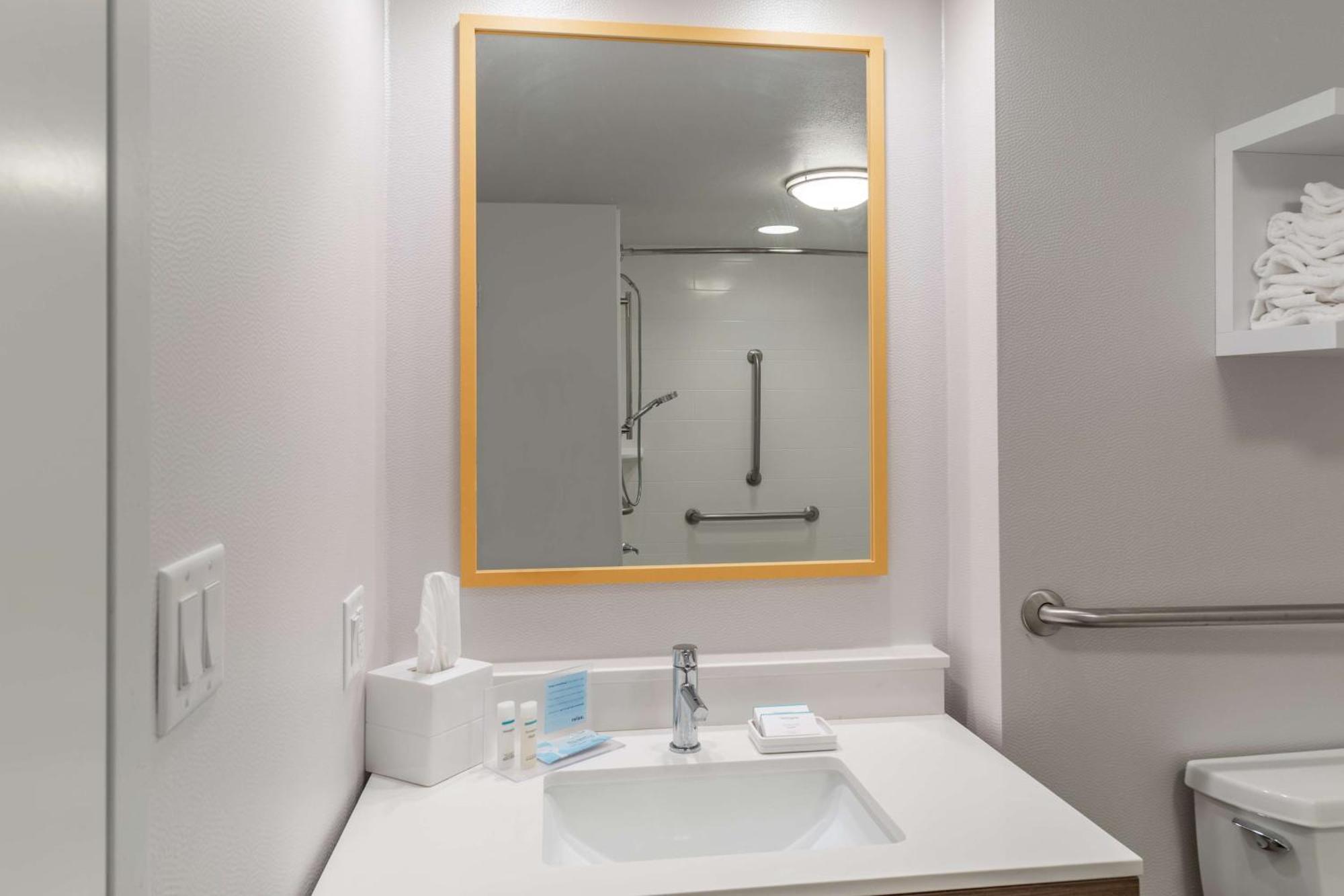 King Room - Mobility Access/Non-Smoking