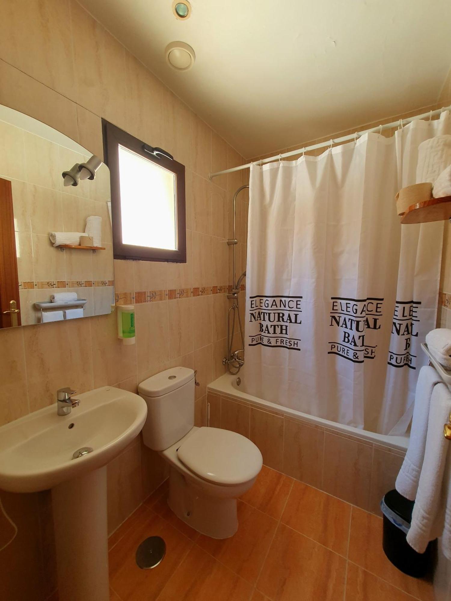 Zweibettzimmer mit Balkon