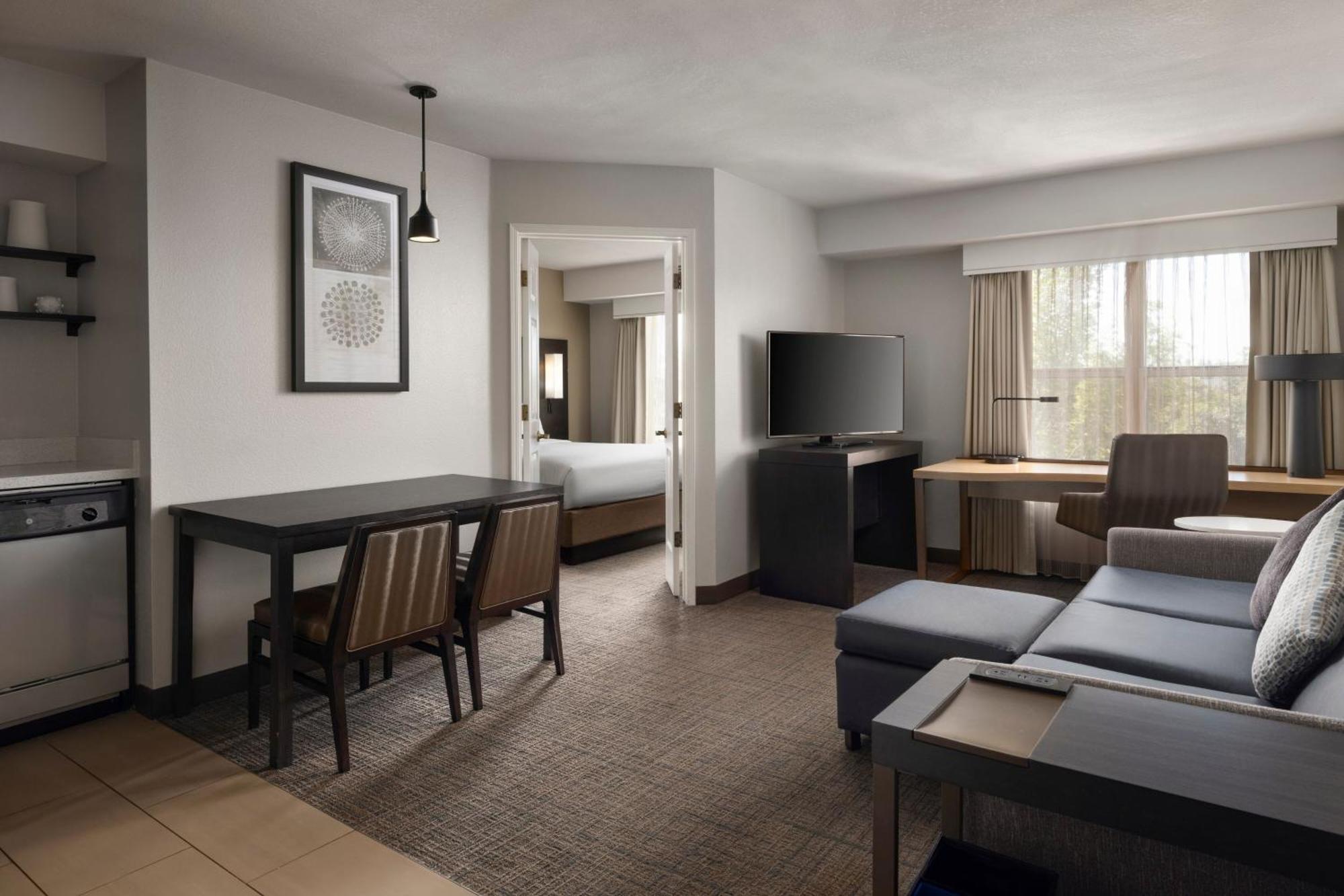 One-Bedroom Suite,1548359551:JPEG