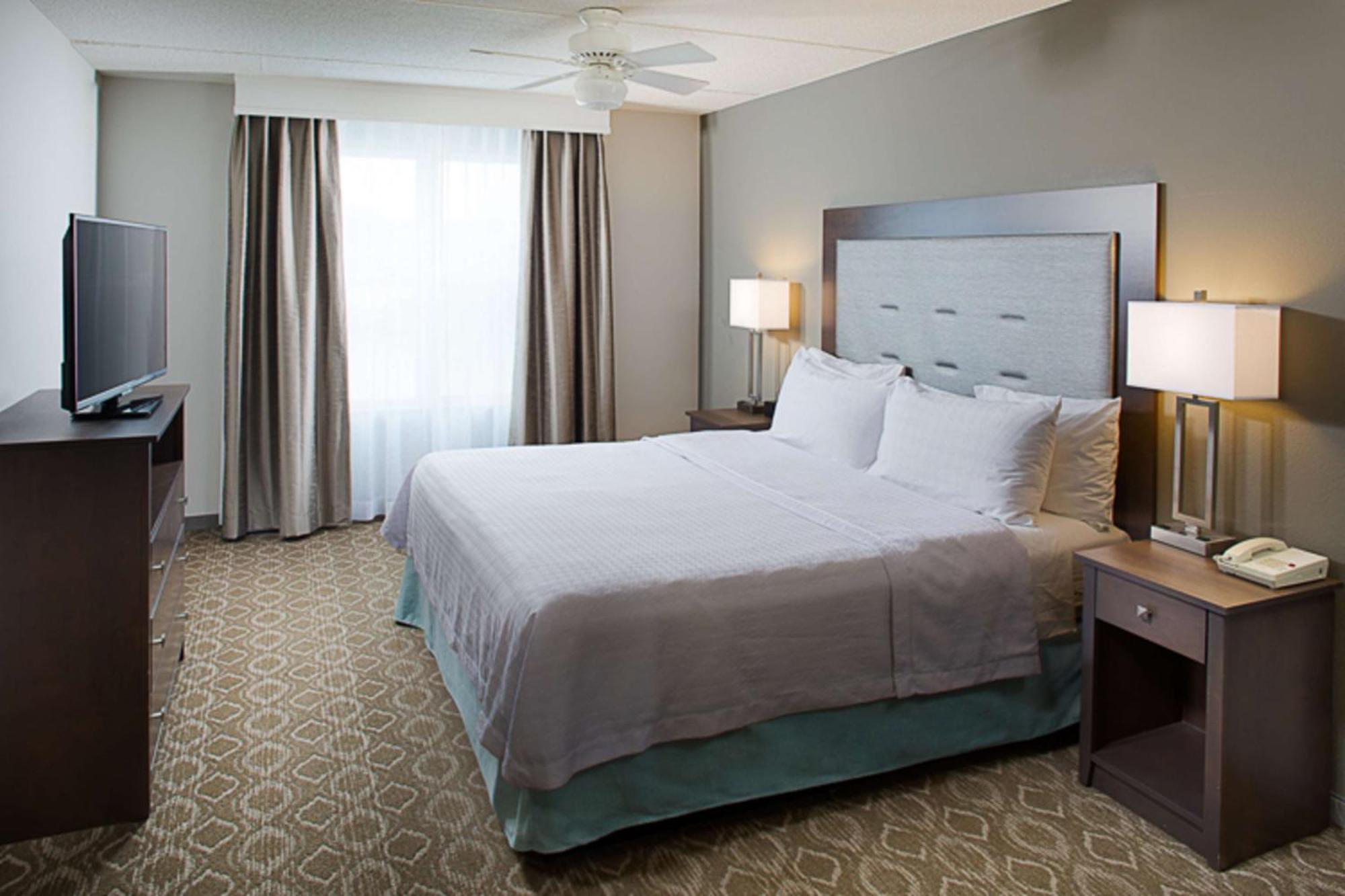 King Suite with Bath Tub - Mobility/Hearing Accessible,1551704236:JPEG