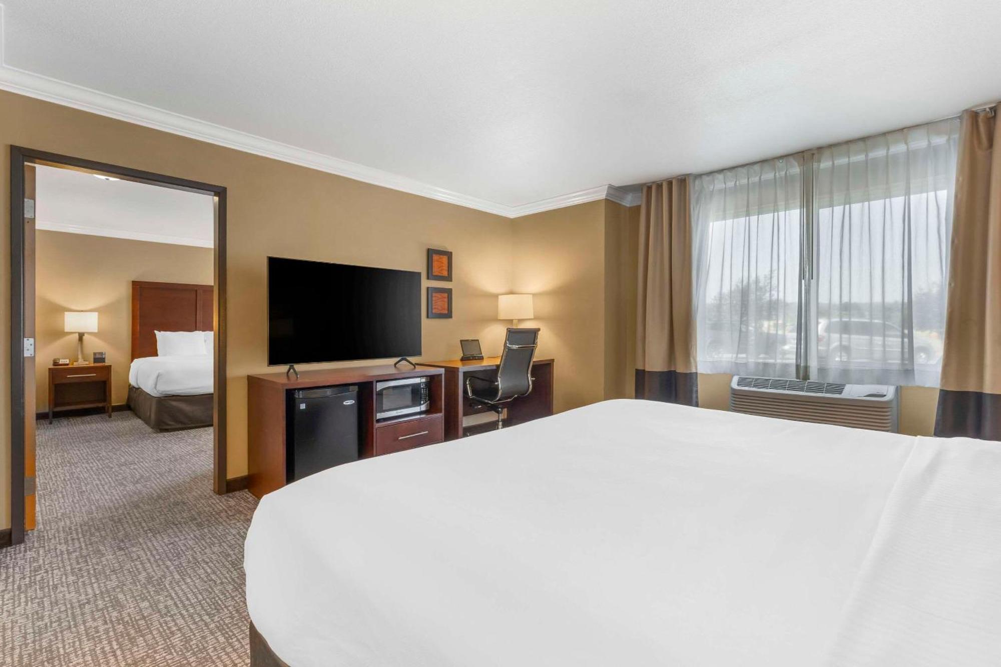 Suite with One King Bed and One Queen Bed - Accessible/Non-Smoking