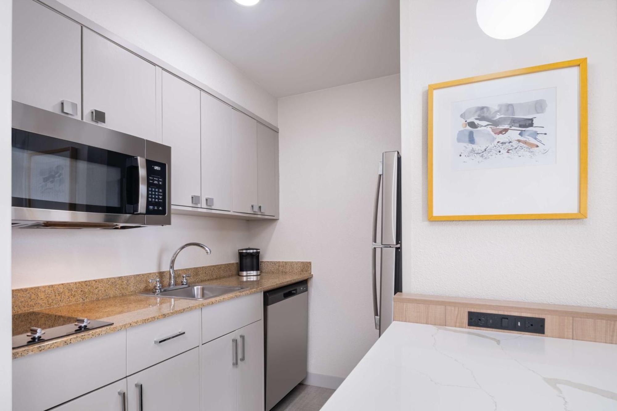 One-Bedroom King Suite - Non-Smoking