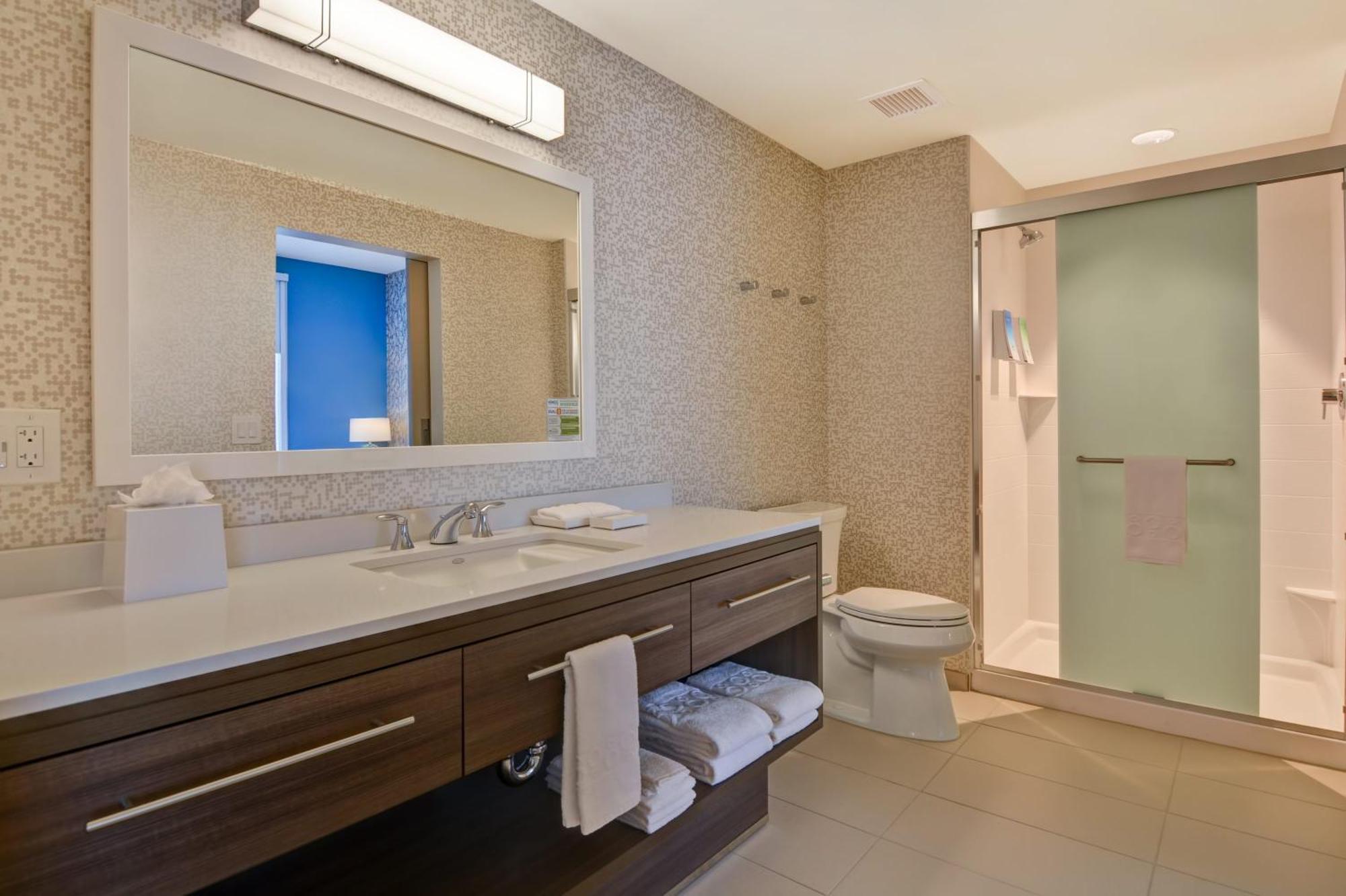 King Suite - Mobility and Hearing Access/Non-Smoking