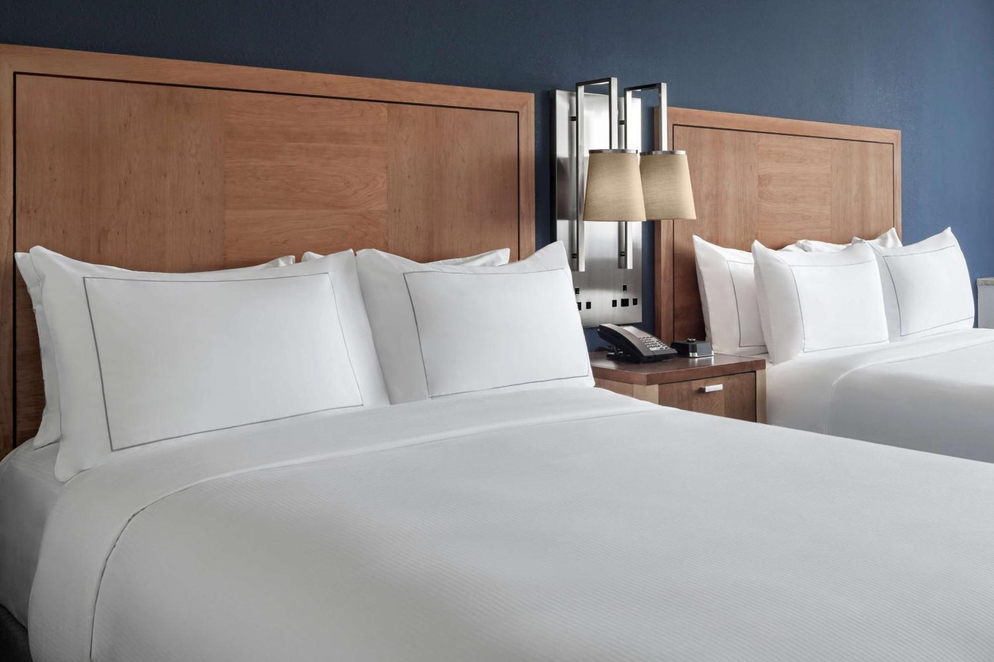 Queen Room with Two Queen Beds and Tub - Mobility Accessible