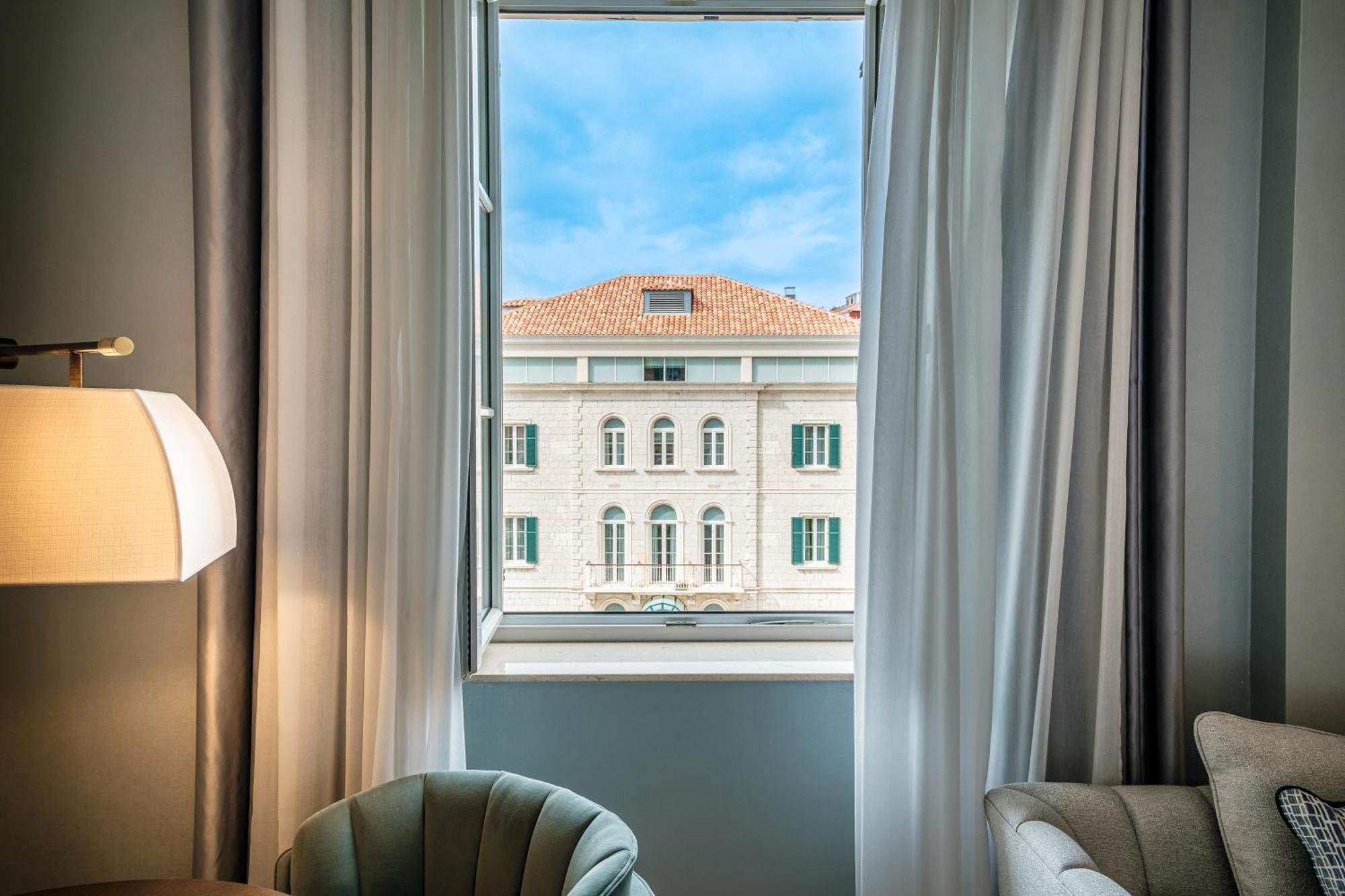 Executive King Room