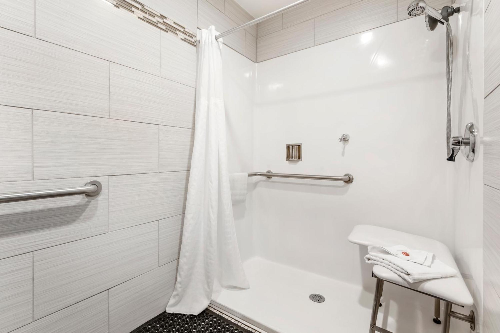 Queen Room with Two Queen Beds - Accessible/Non-Smoking