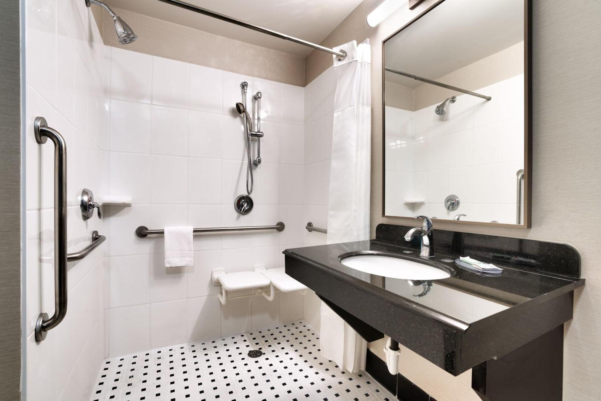 King Room with Roll-In Shower - Mobility Access/Hearing Accessible