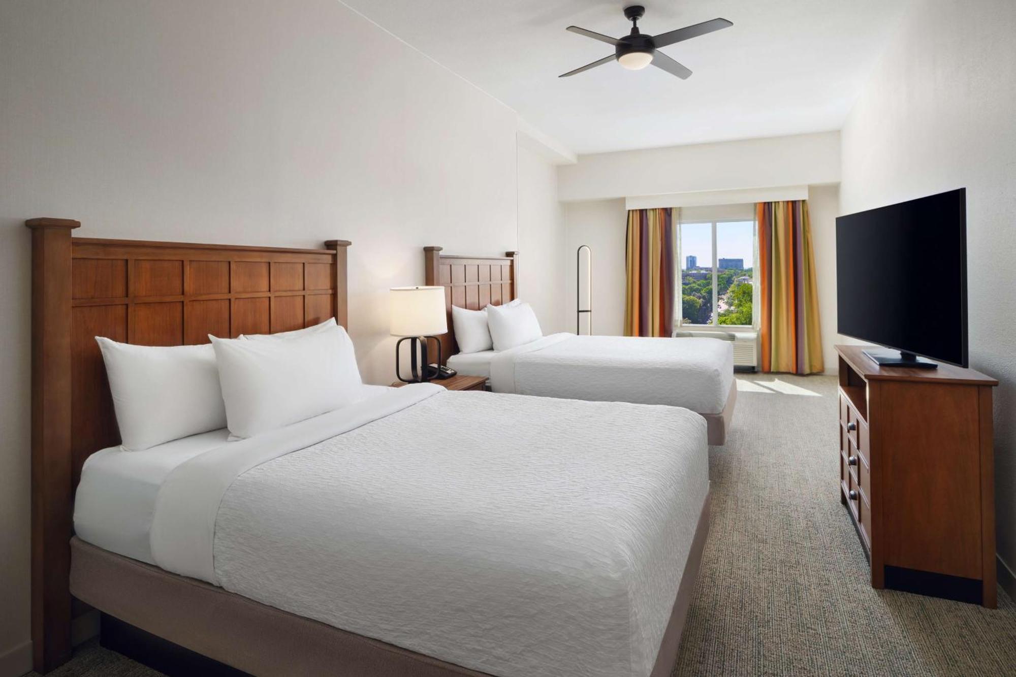 One-Bedroom Queen Suite with Two Queen Beds