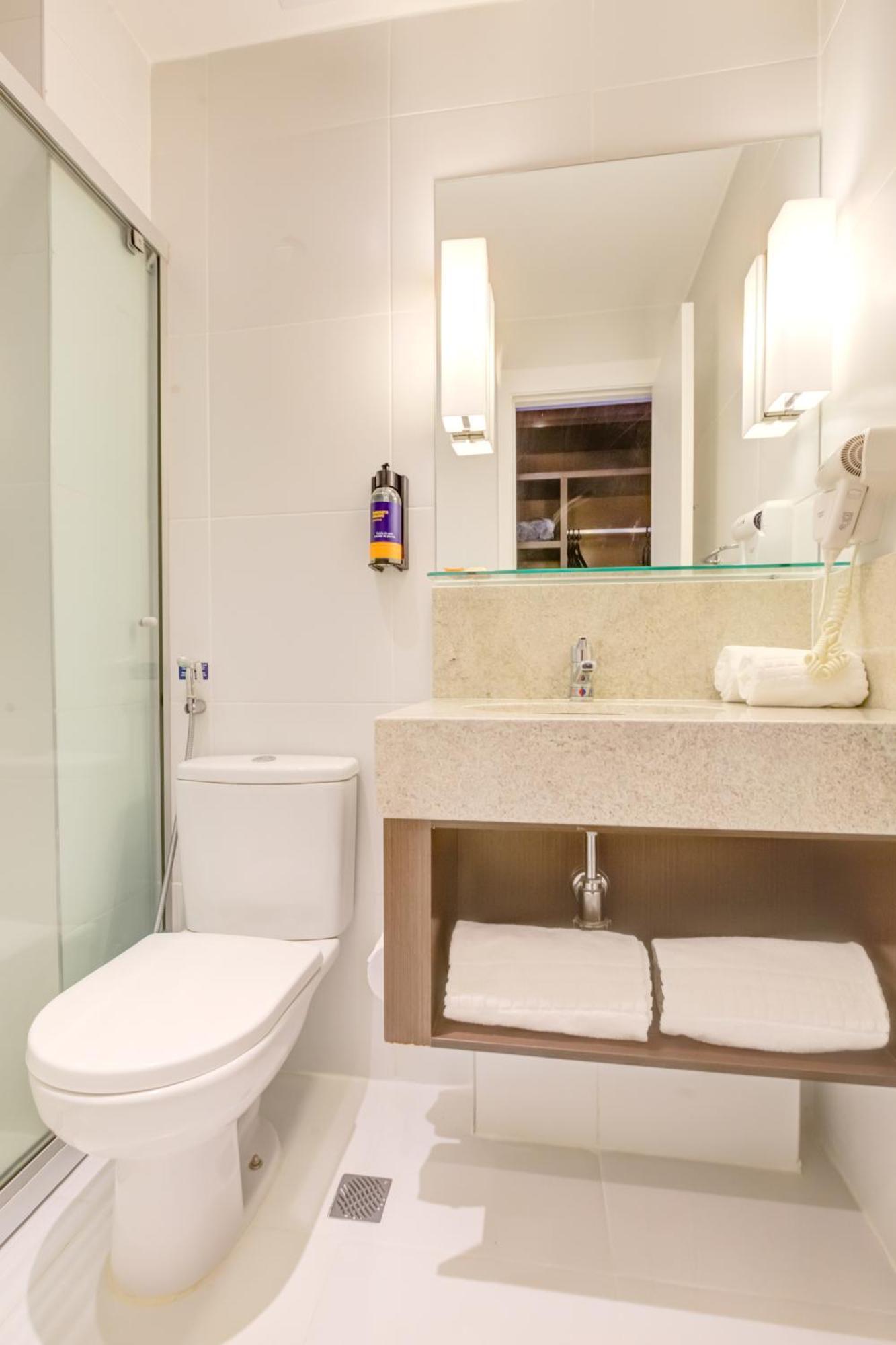 Quarto com 2 Camas de Solteiro
