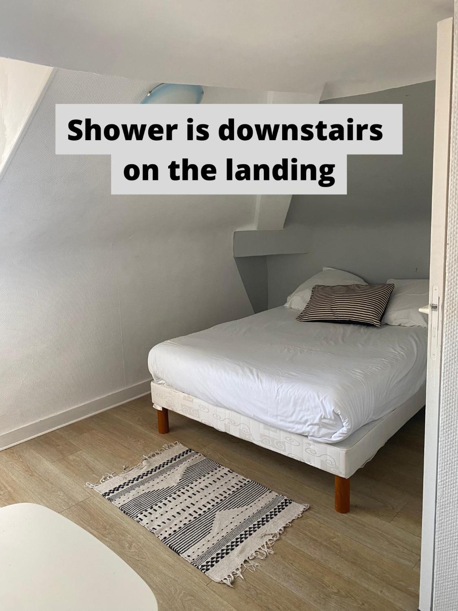 Tweepersoonskamer met Eigen Douche buiten de Accommodatie