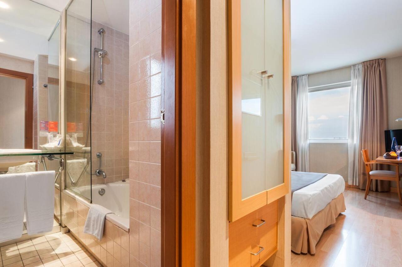 Double or Twin Room with Parking and WiFi Included,1550318614:JPEG