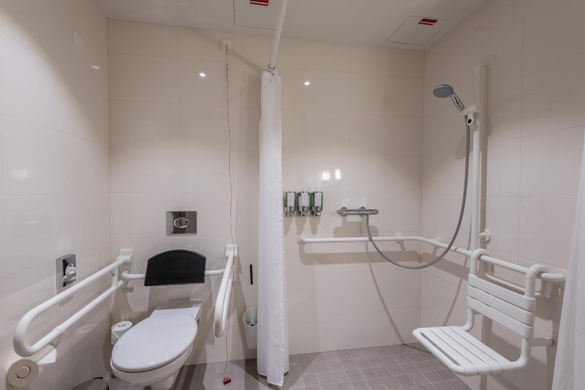 Kamer met Queensize Bed - Geschikt voor Gasten met een Lichamelijke Beperking