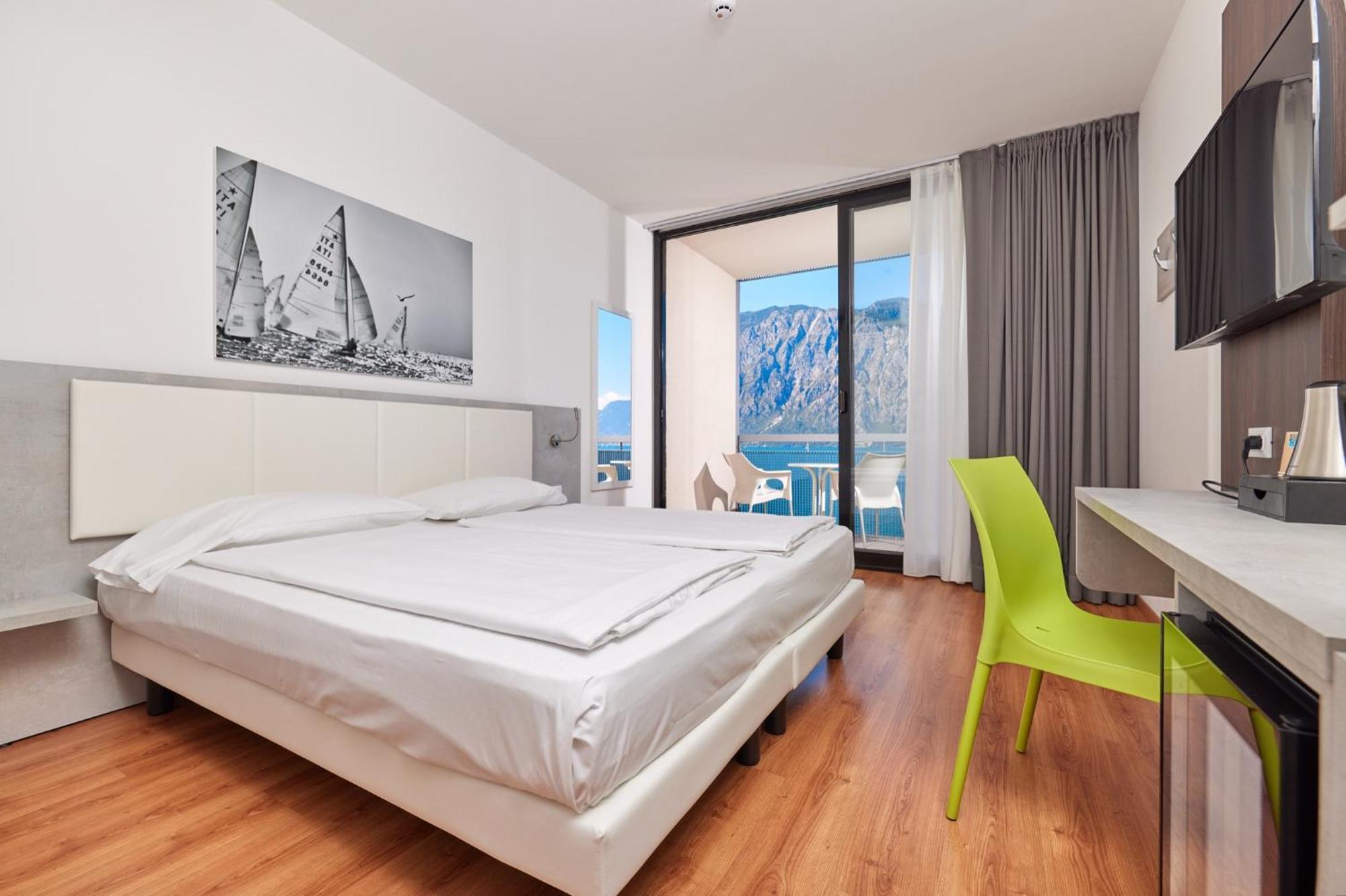 Double or Twin Room with Lake View,1551208759:JPEG