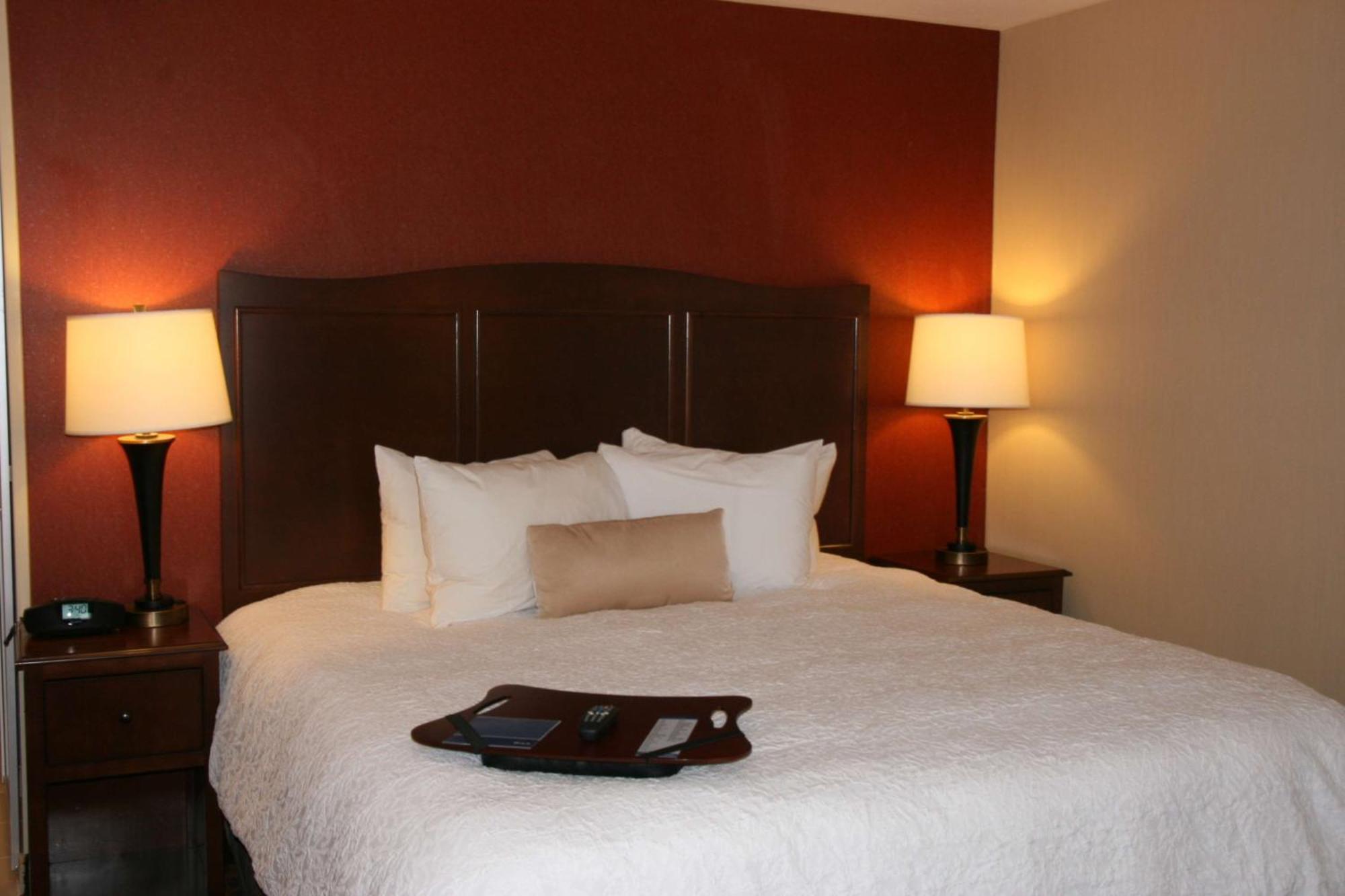 King Room with King Bed - Non-Smoking