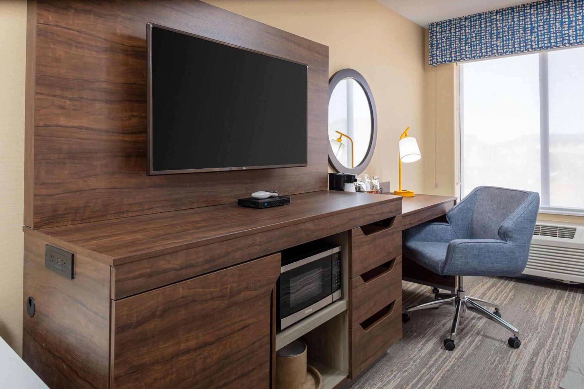 King Room with Sofa Bed and Study - Non-Smoking