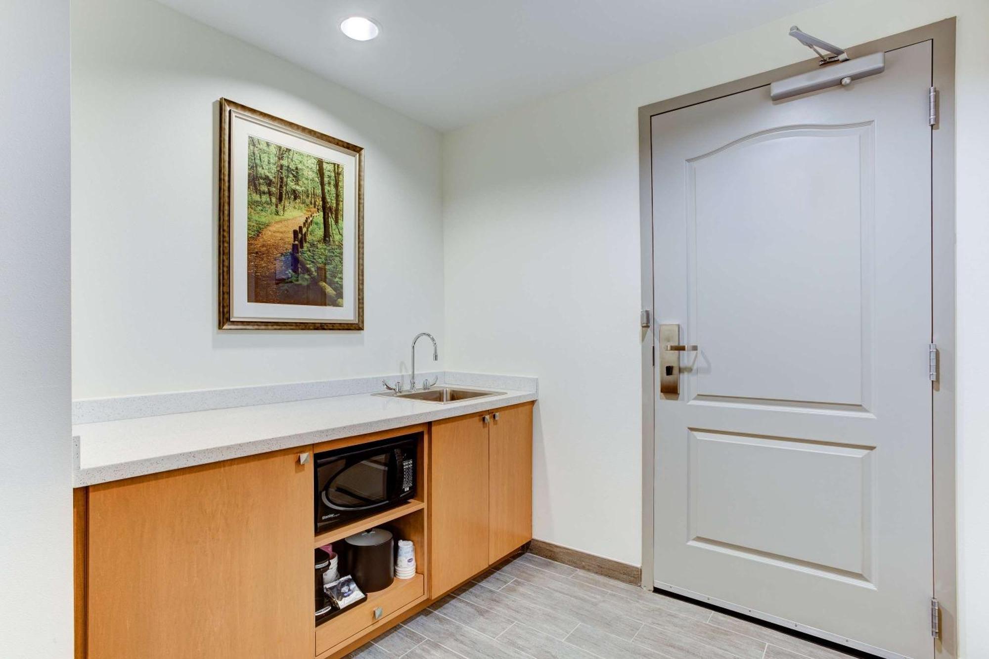 King Studio Suite with Sofa Bed - Hearing Access/Non-Smoking