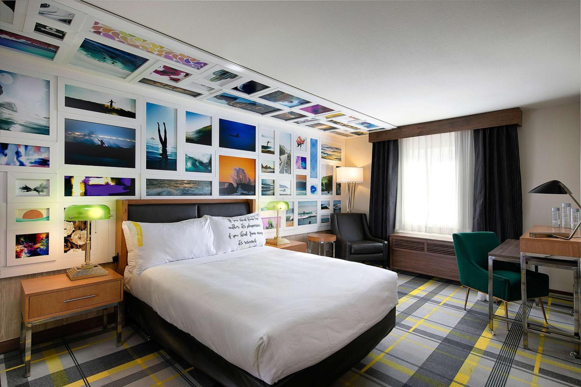 Queen Room with Tub - Mobility and Hearing Accessible