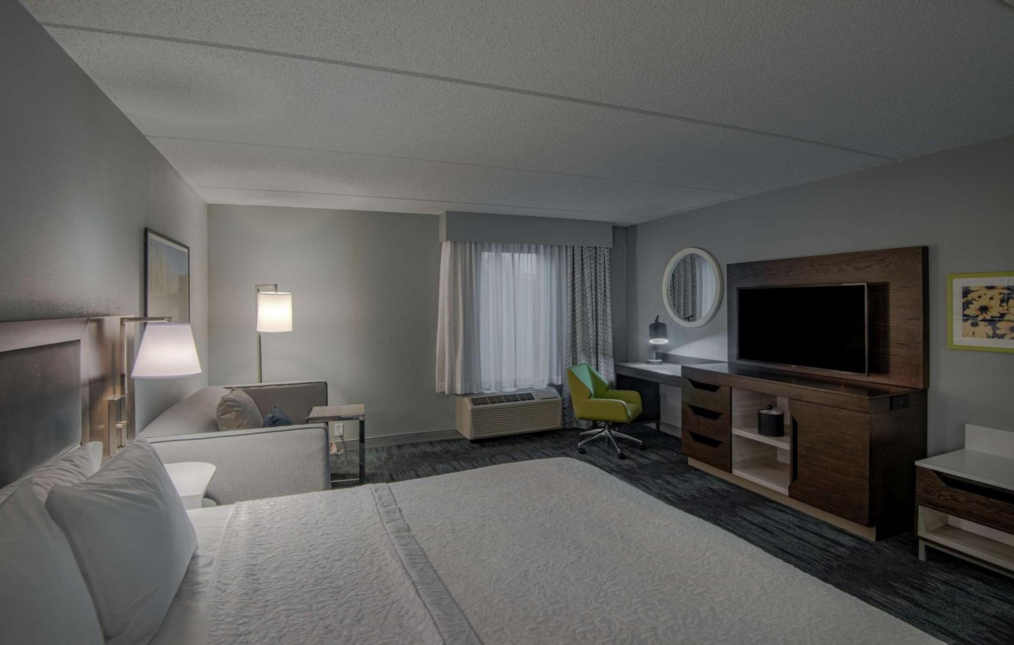 King Room with Sofa Bed - Non-Smoking