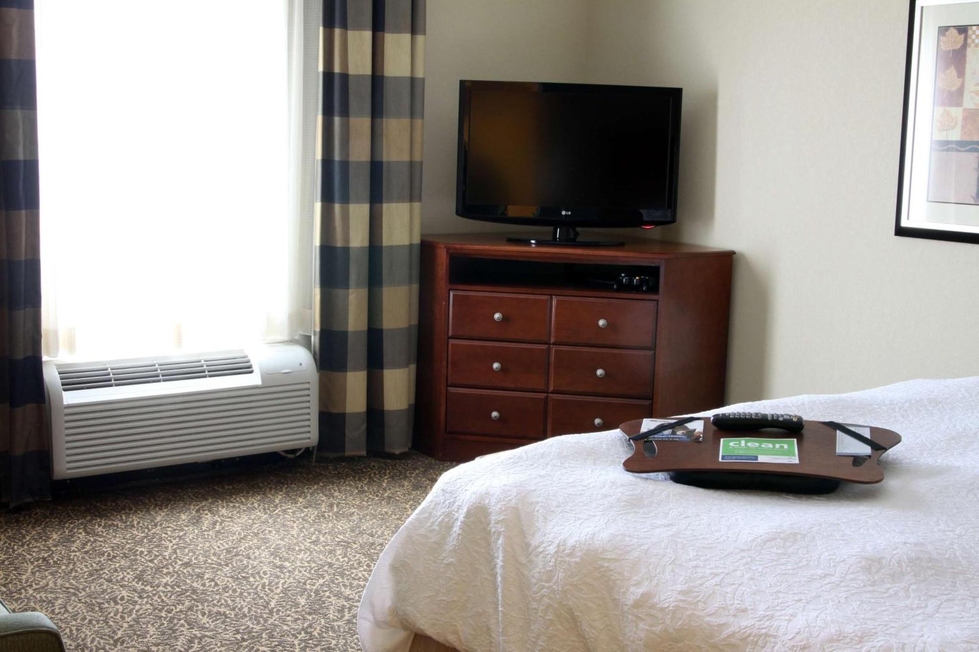 King Room with Accessible Tub - Mobility and Hearing Access/Non-Smoking