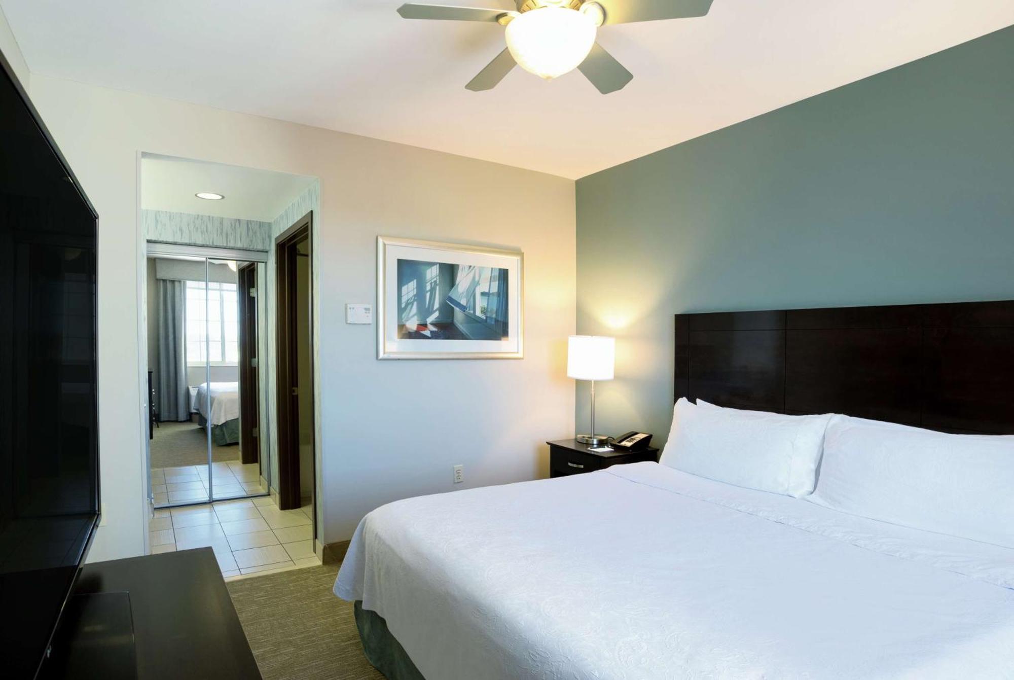 One-Bedroom King Suite - Non-Smoking