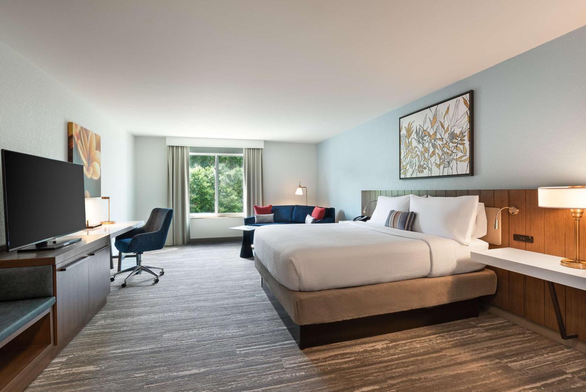 Corner King Room