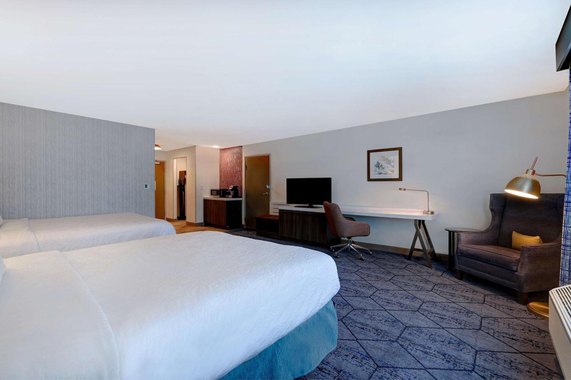 Deluxe Queen Room with Two Queen Beds - Non-Smoking
