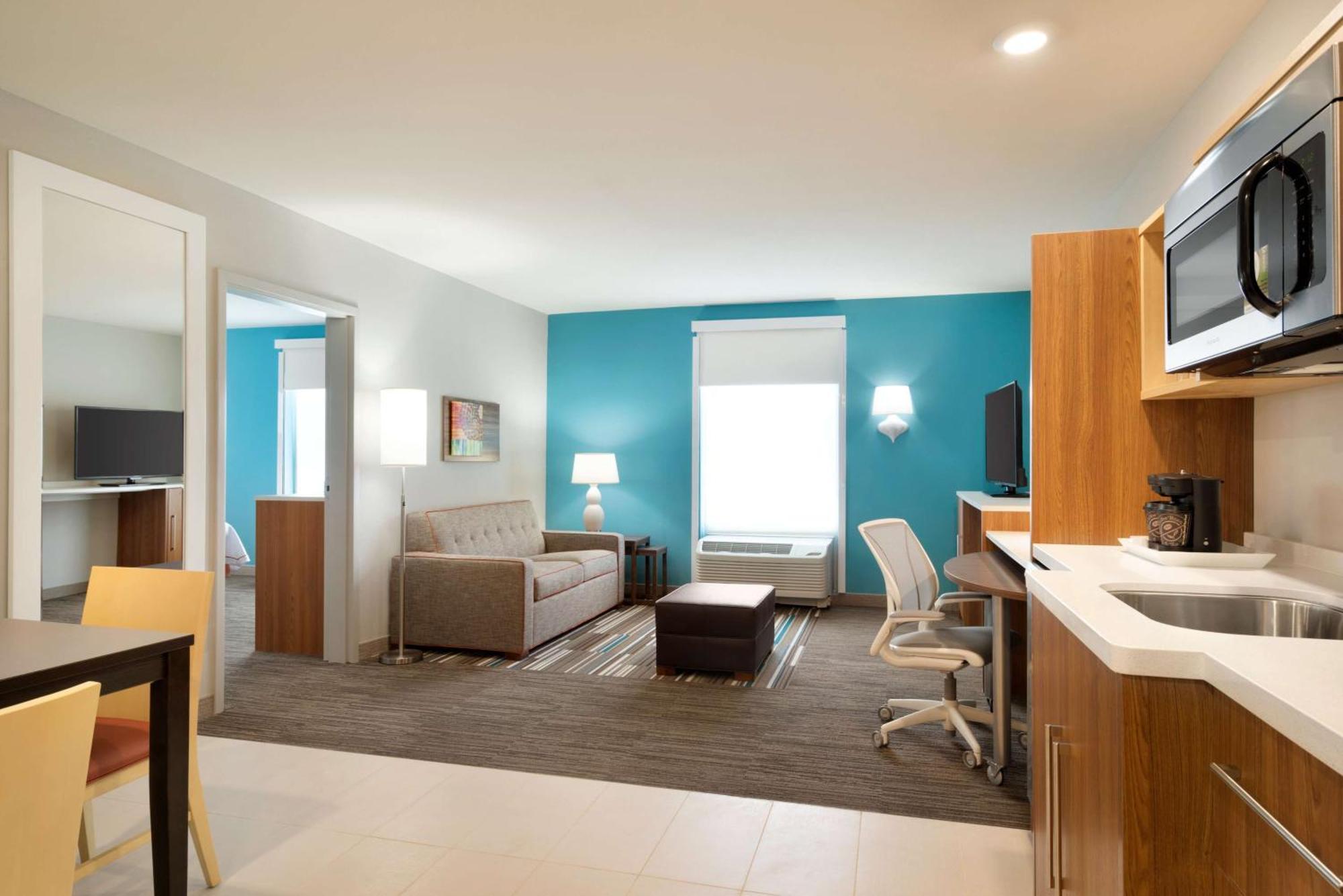 One-Bedroom Queen Suite - Non-Smoking