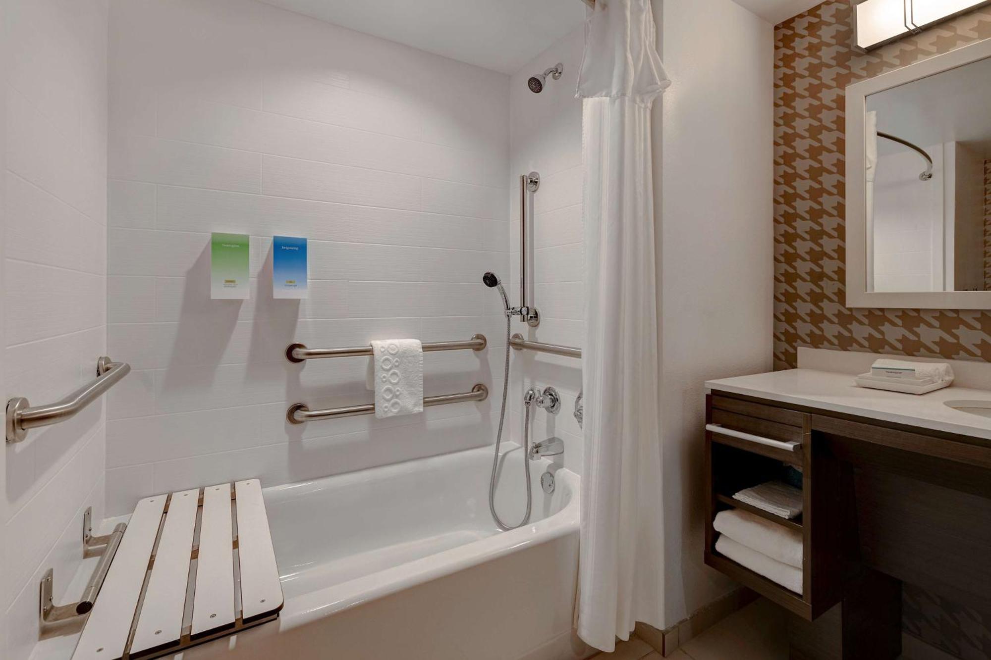 Queen Studio with Two Queen Beds - Mobility and Hearing Access/Non-Smoking