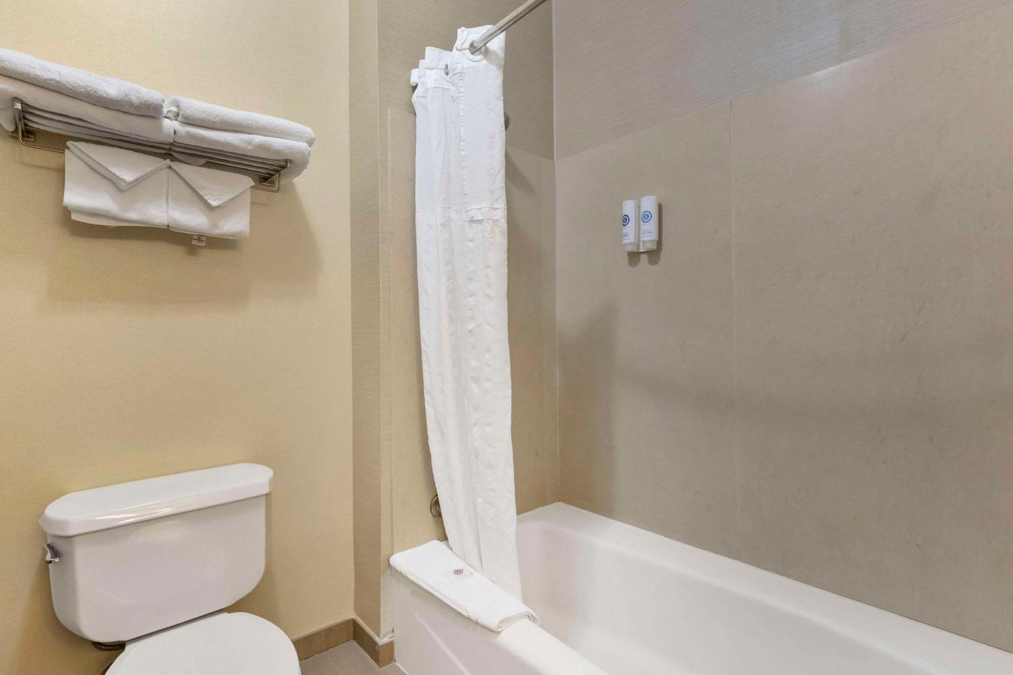 Queen Suite with Two Queen Beds - Non-Smoking