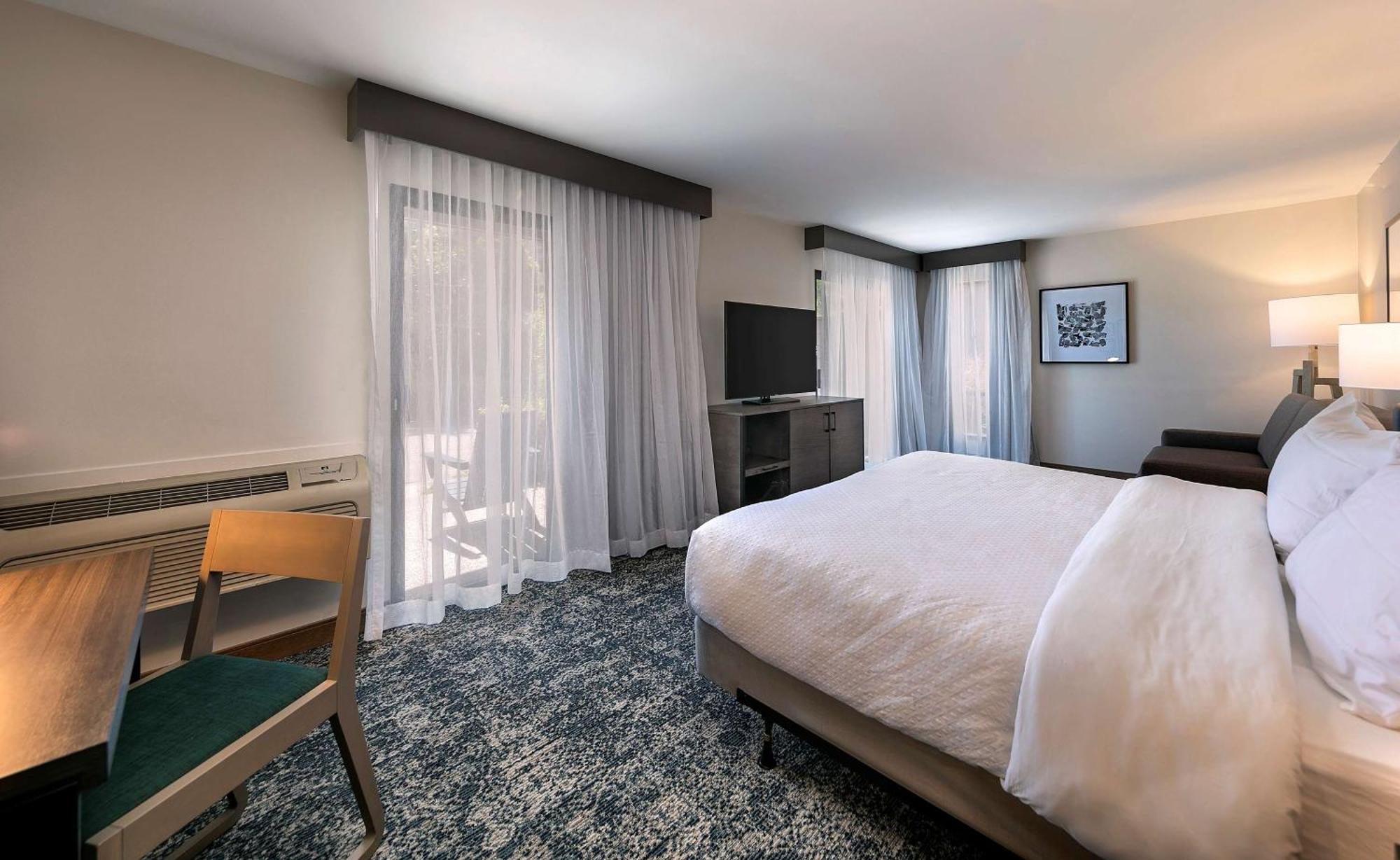 King Room with Tub - Mobility and Hearing Accessible,1705757405:JPEG