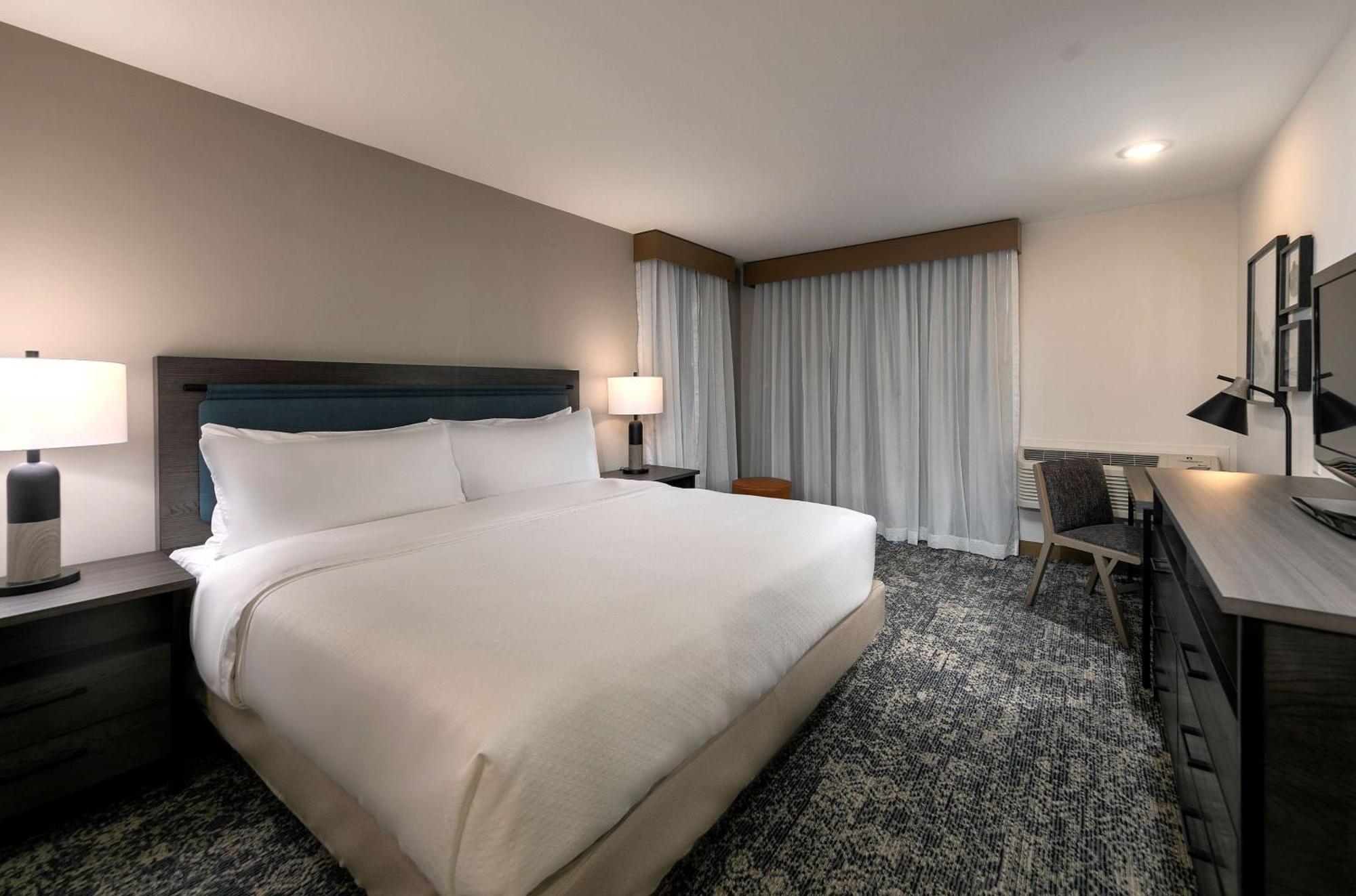 Deluxe King Room,1551611395:JPEG