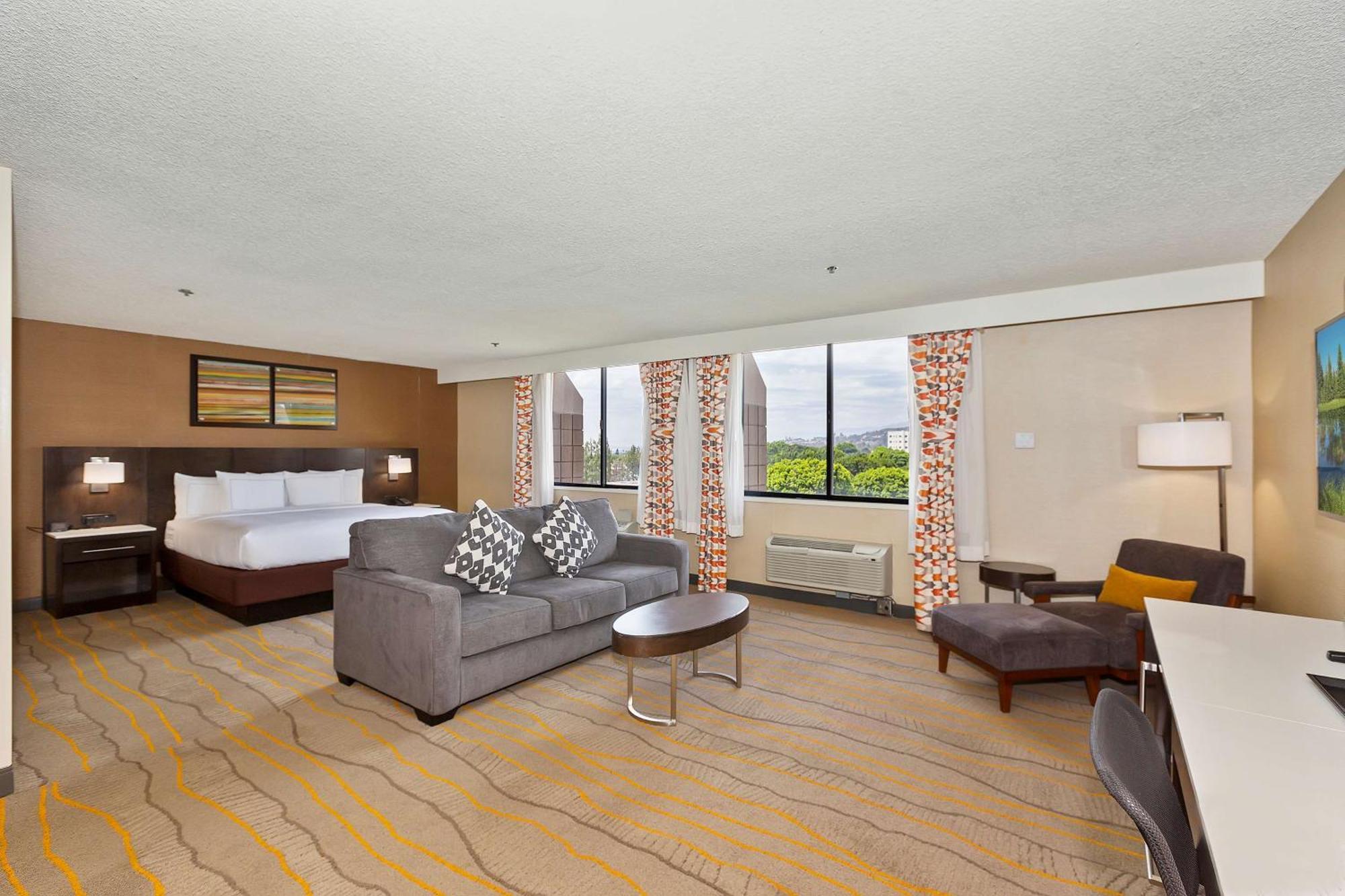 Junior King Suite with Seating Area,1706182081:JPEG