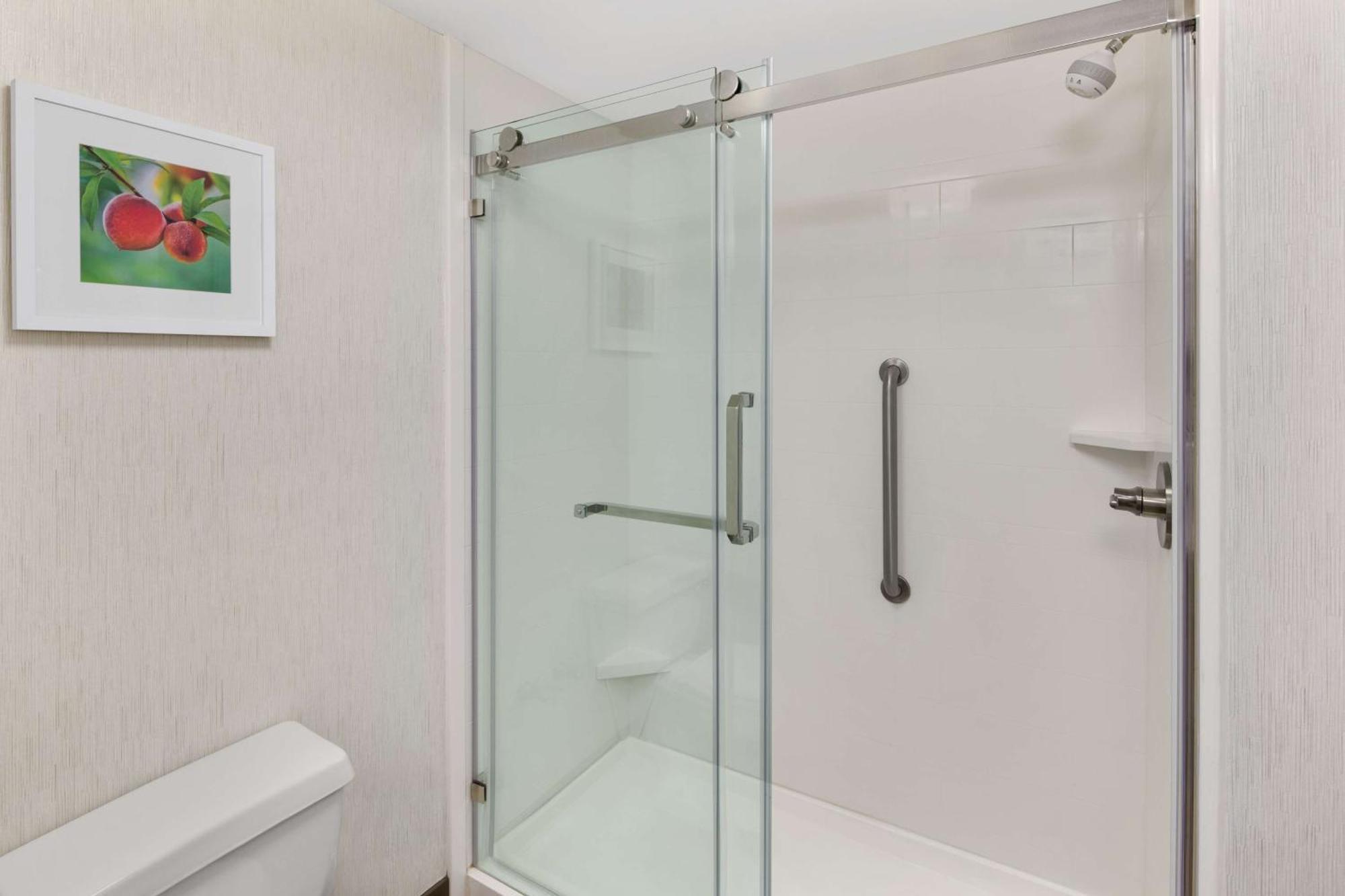 King Room with Shower - Non-Smoking