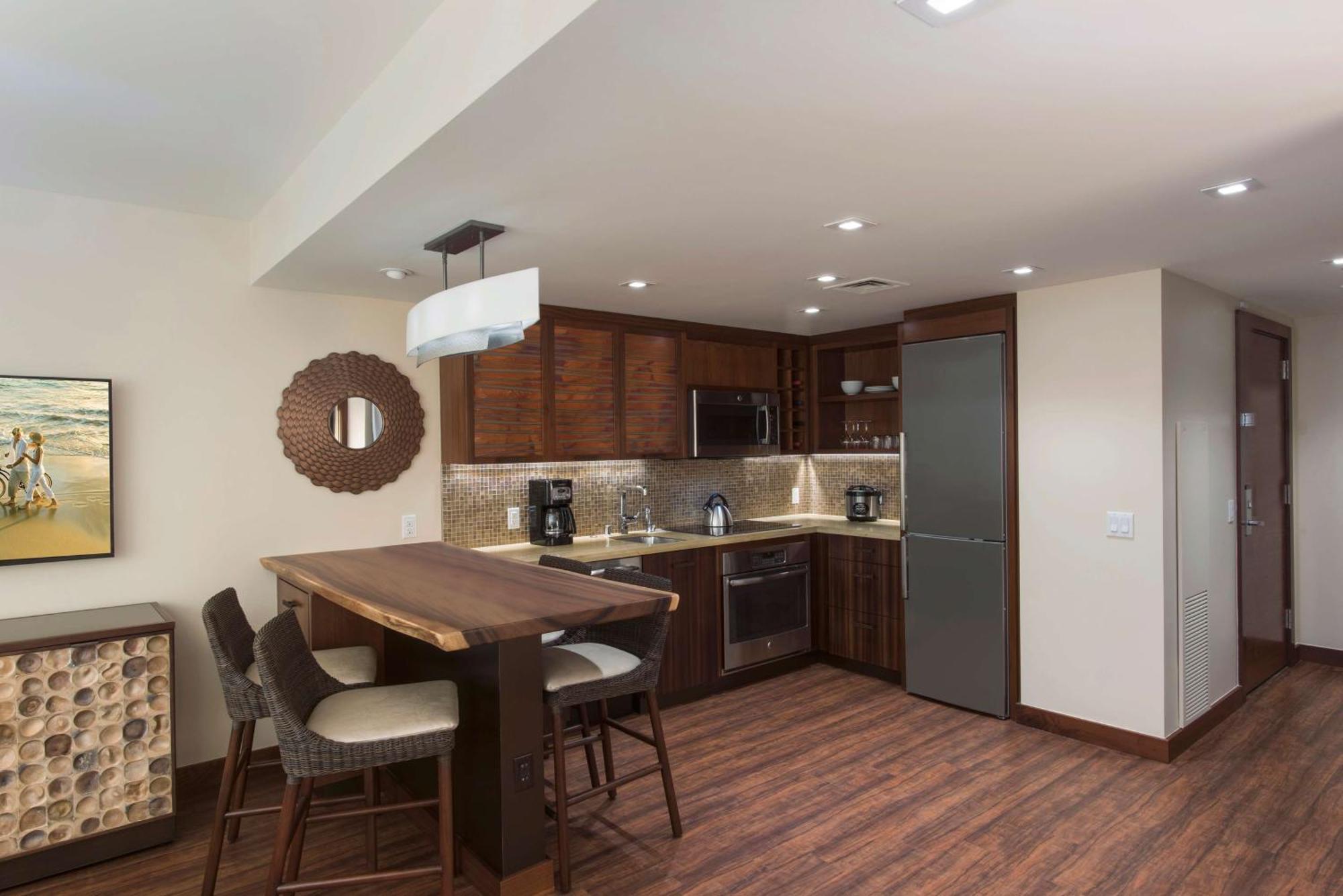 One-Bedroom Suite with Two Double Beds and Resort View