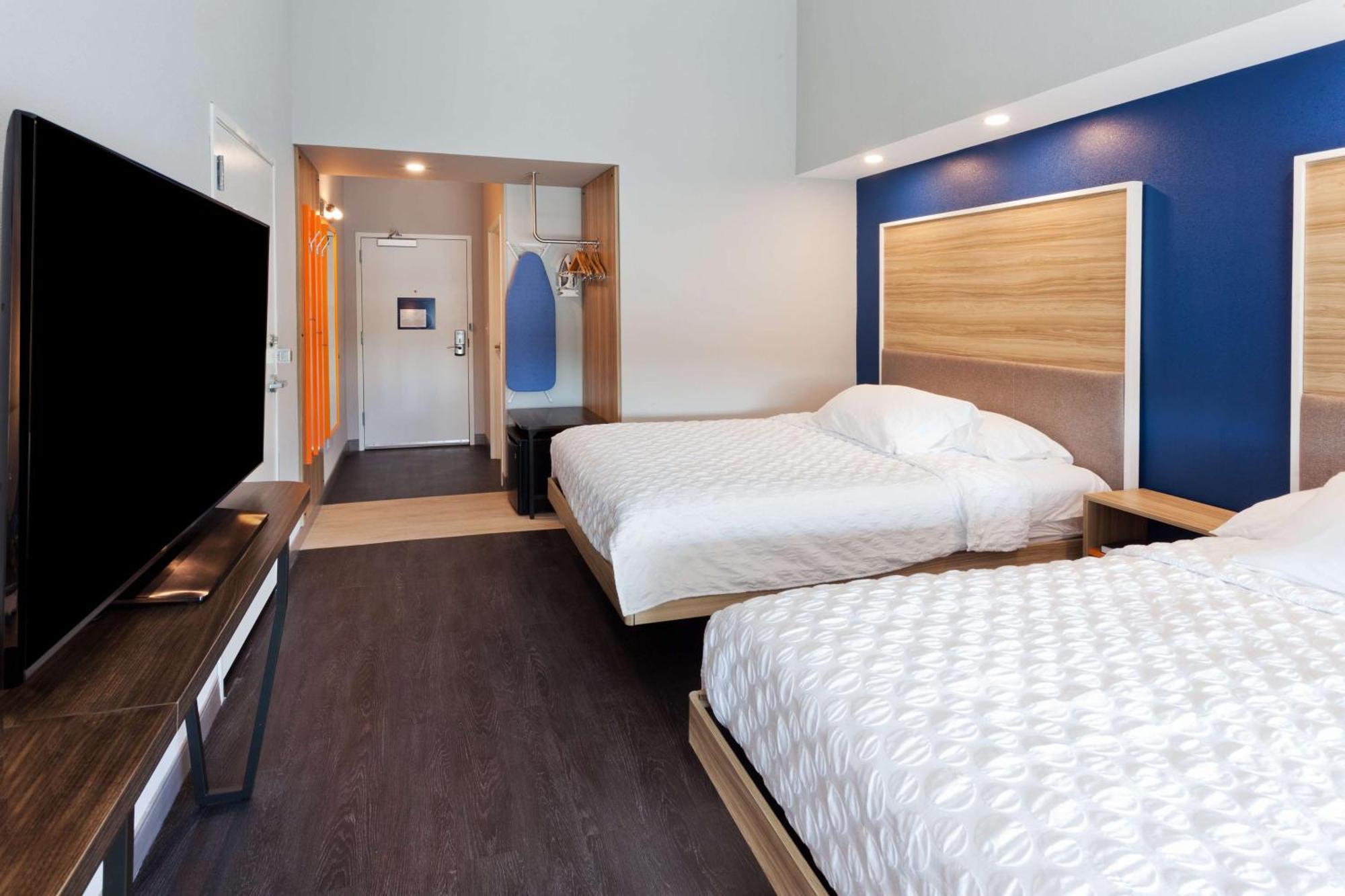 Queen Room with Two Queen Beds,1551698362:JPEG