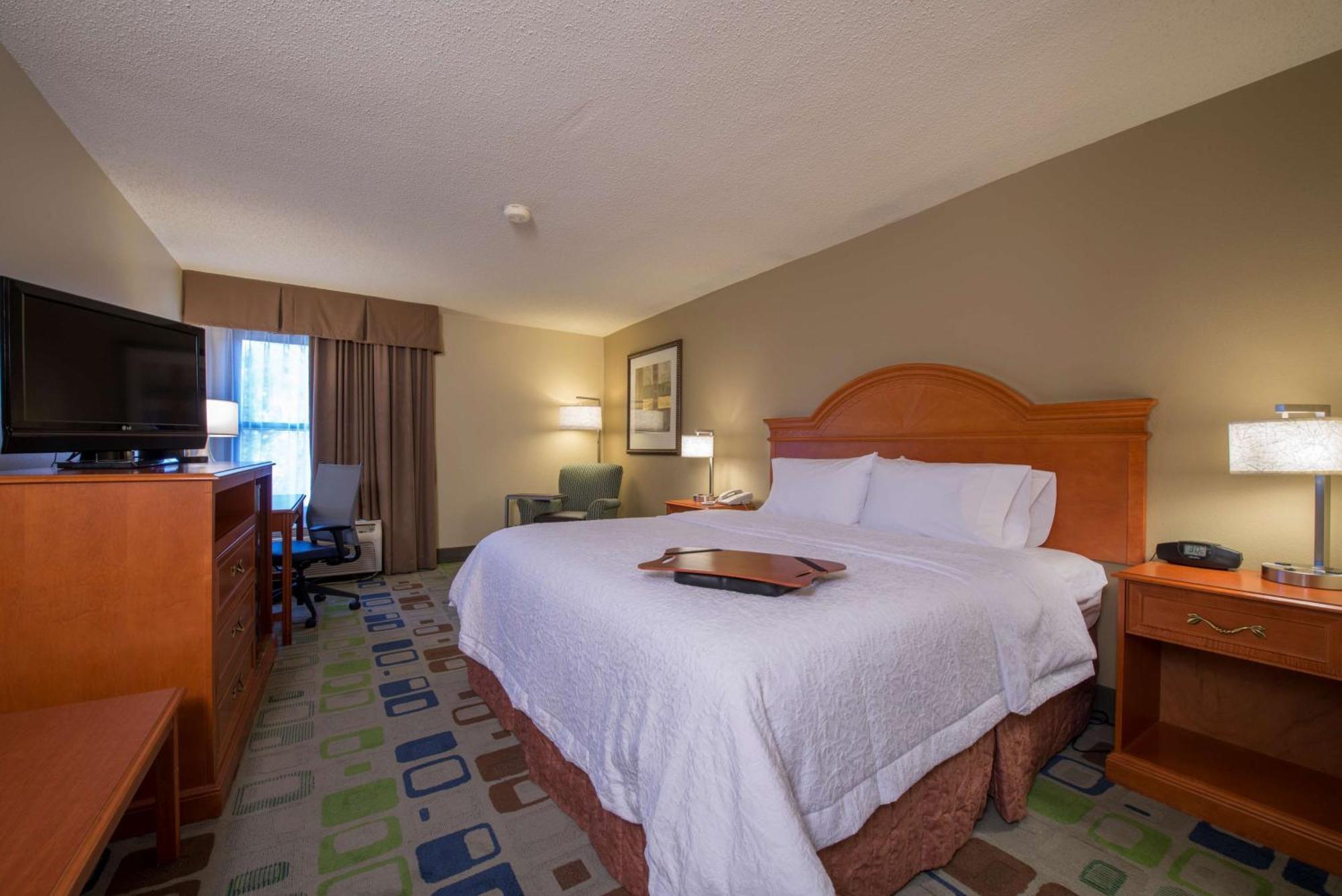 King Room with King Bed - Non-Smoking