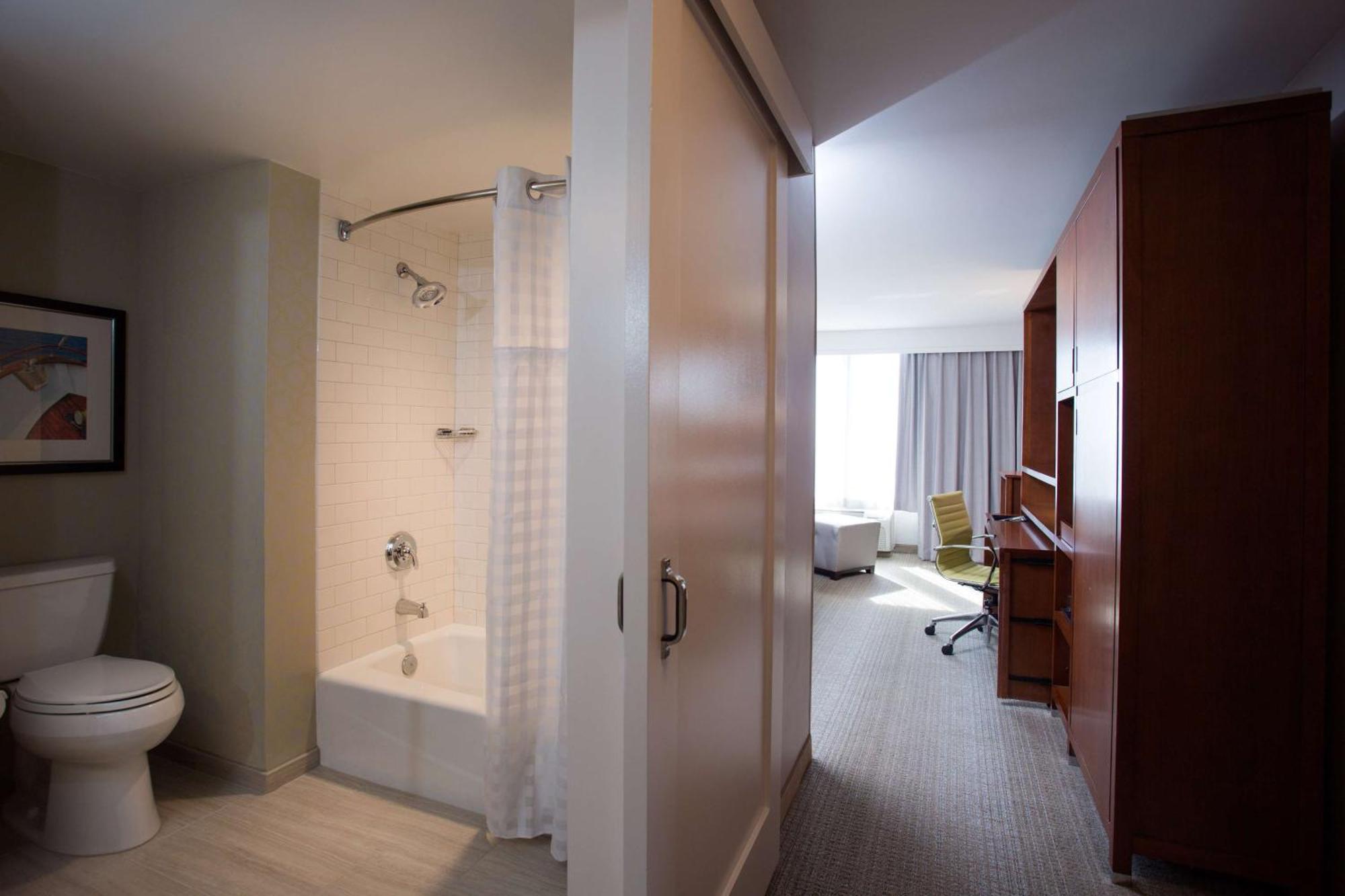 2 QUEEN BEDS CORNER ROOM WITH GULF VIEW