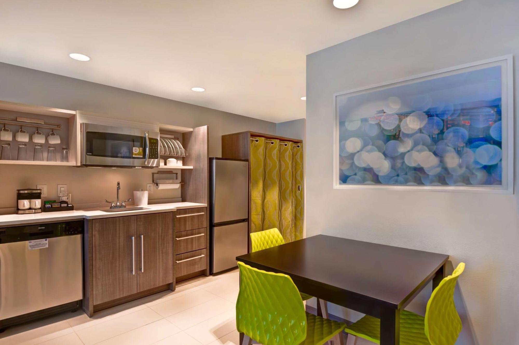 One-Bedroom King Suite - Non-Smoking