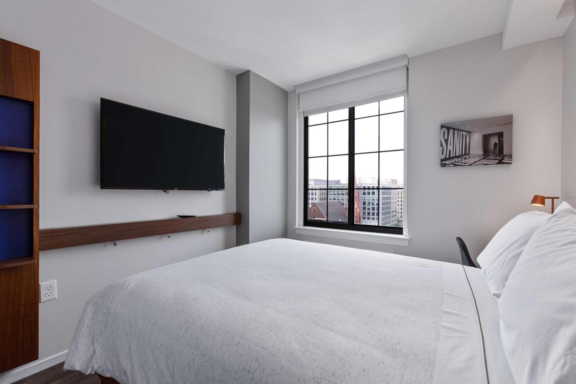 1 Full Bed
