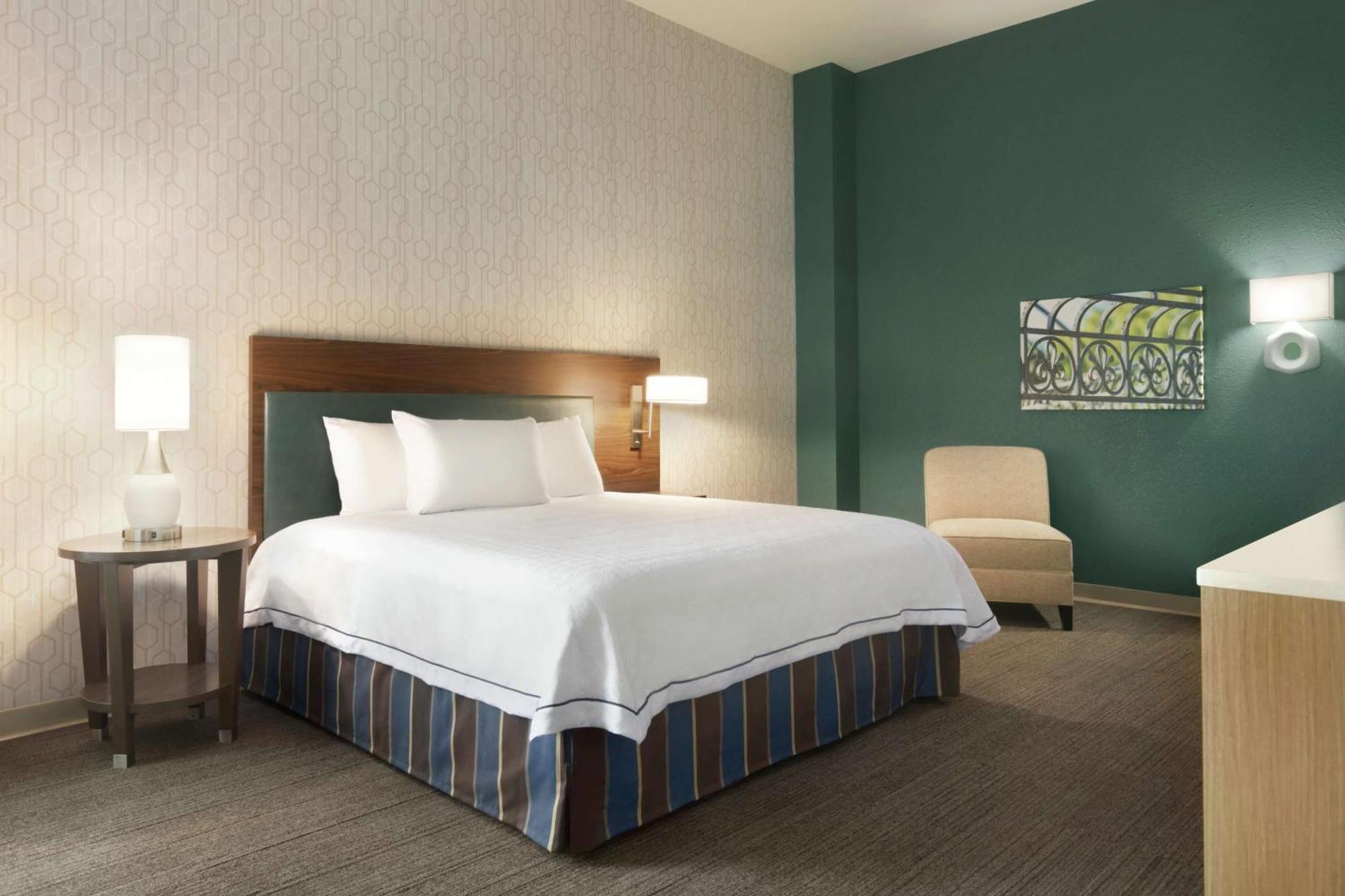 One-Bedroom King Suite - Non-Smoking