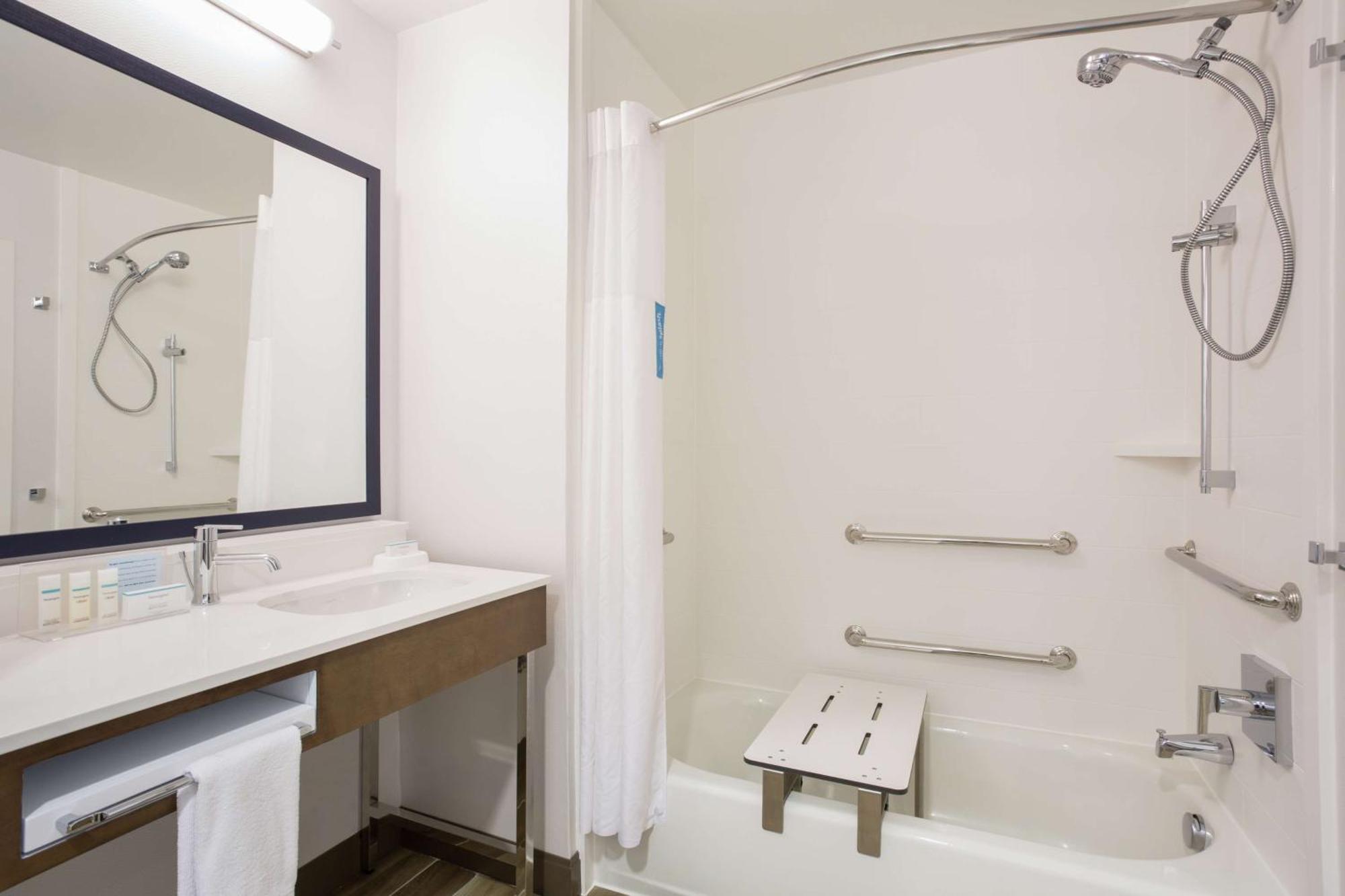King Room with Accessible Tub - Mobility and Hearing Access/Non-Smoking