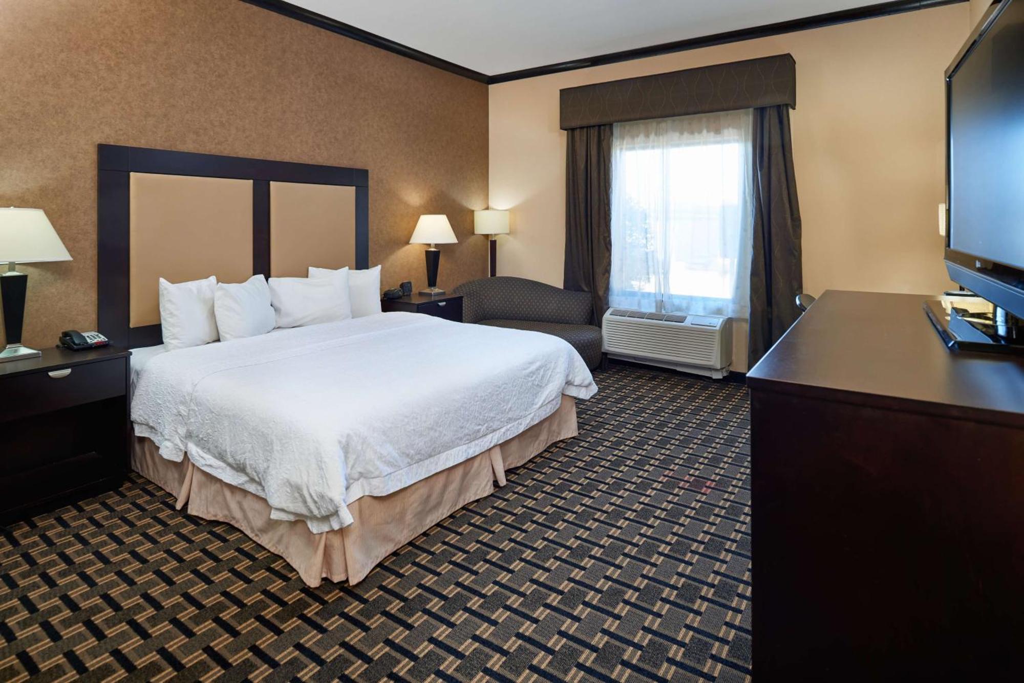 King Room with King Bed - Non-Smoking