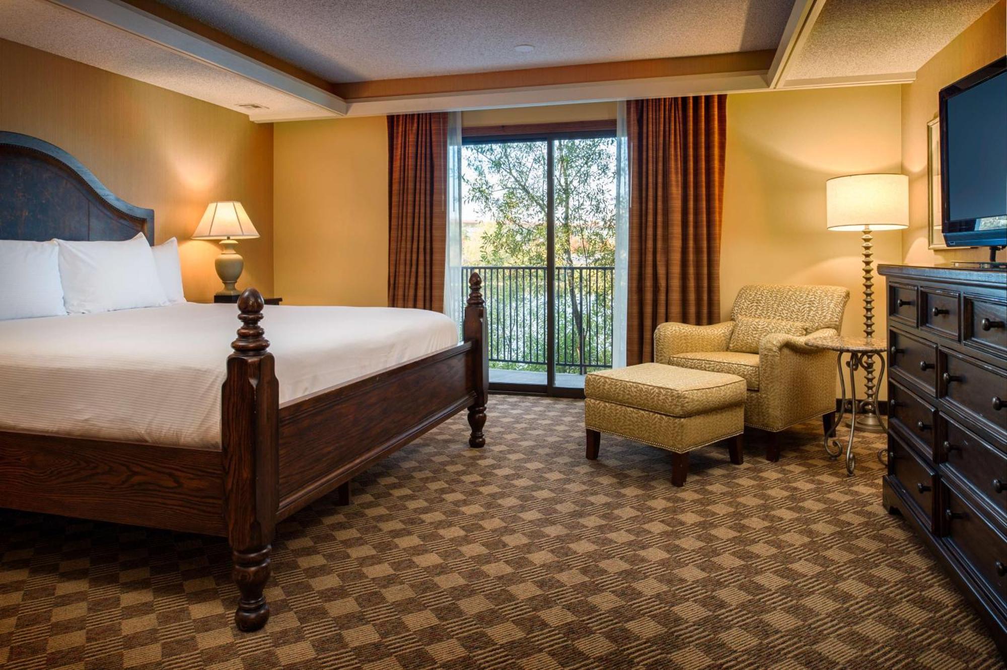 King Suite with Lake View and Balcony