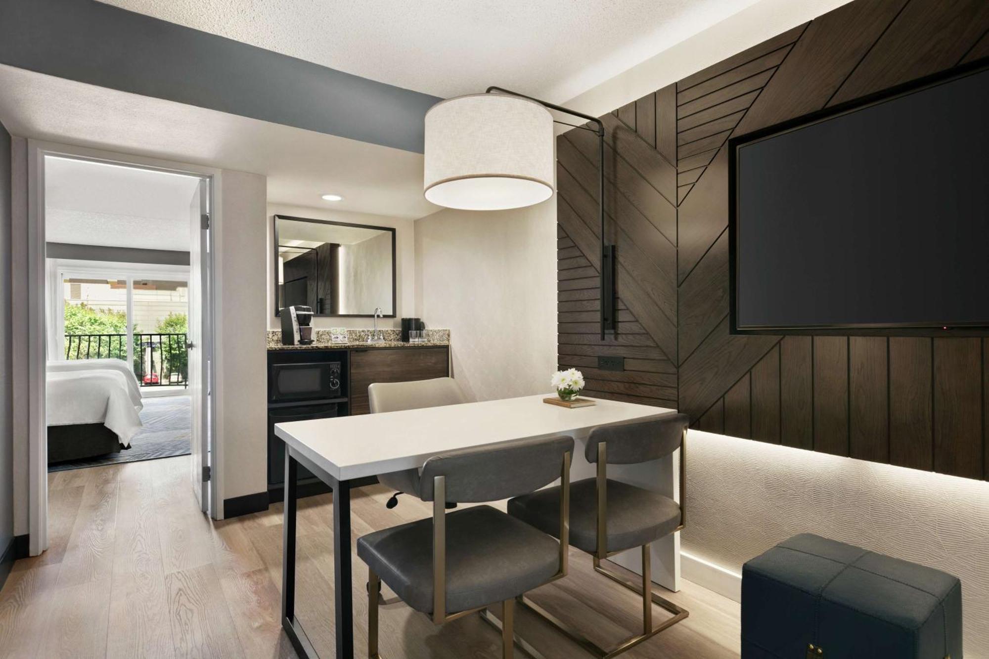 Two-Room Suite with Two Queen Beds and City View