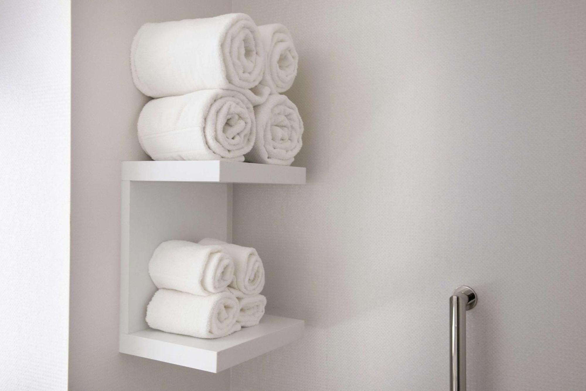 King Room with Accessible Tub - Mobility and Hearing Access/Non-Smoking