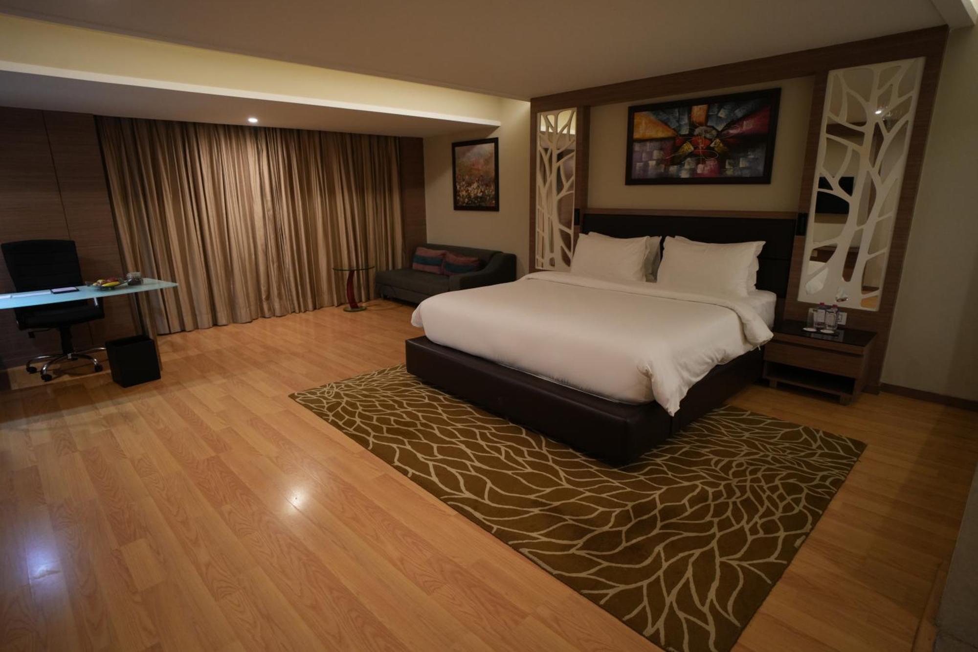 Business Class Room- Enjoy 20% off on Food & Soft Beverages and Spa, In room Dining
