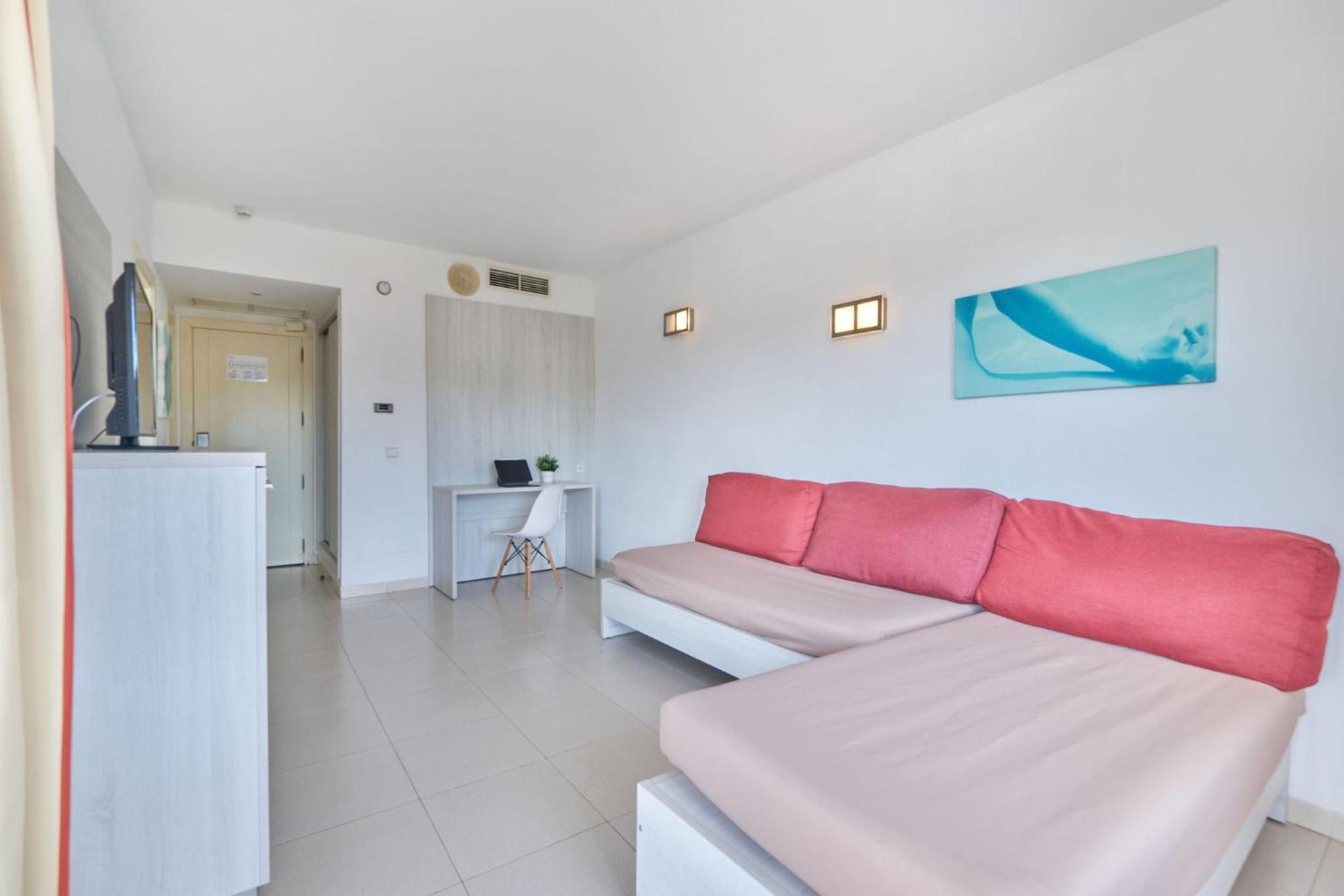 Suite con balcón (3 adultos + 1 niño)