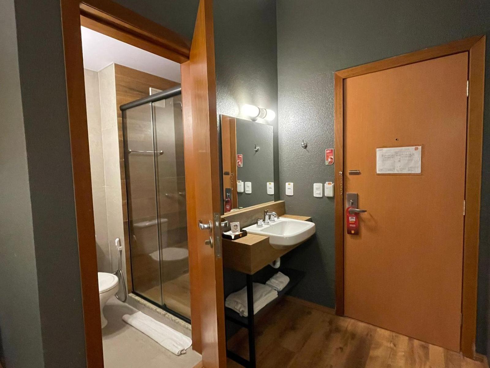 Quarto Standard com 1 Cama de Casal